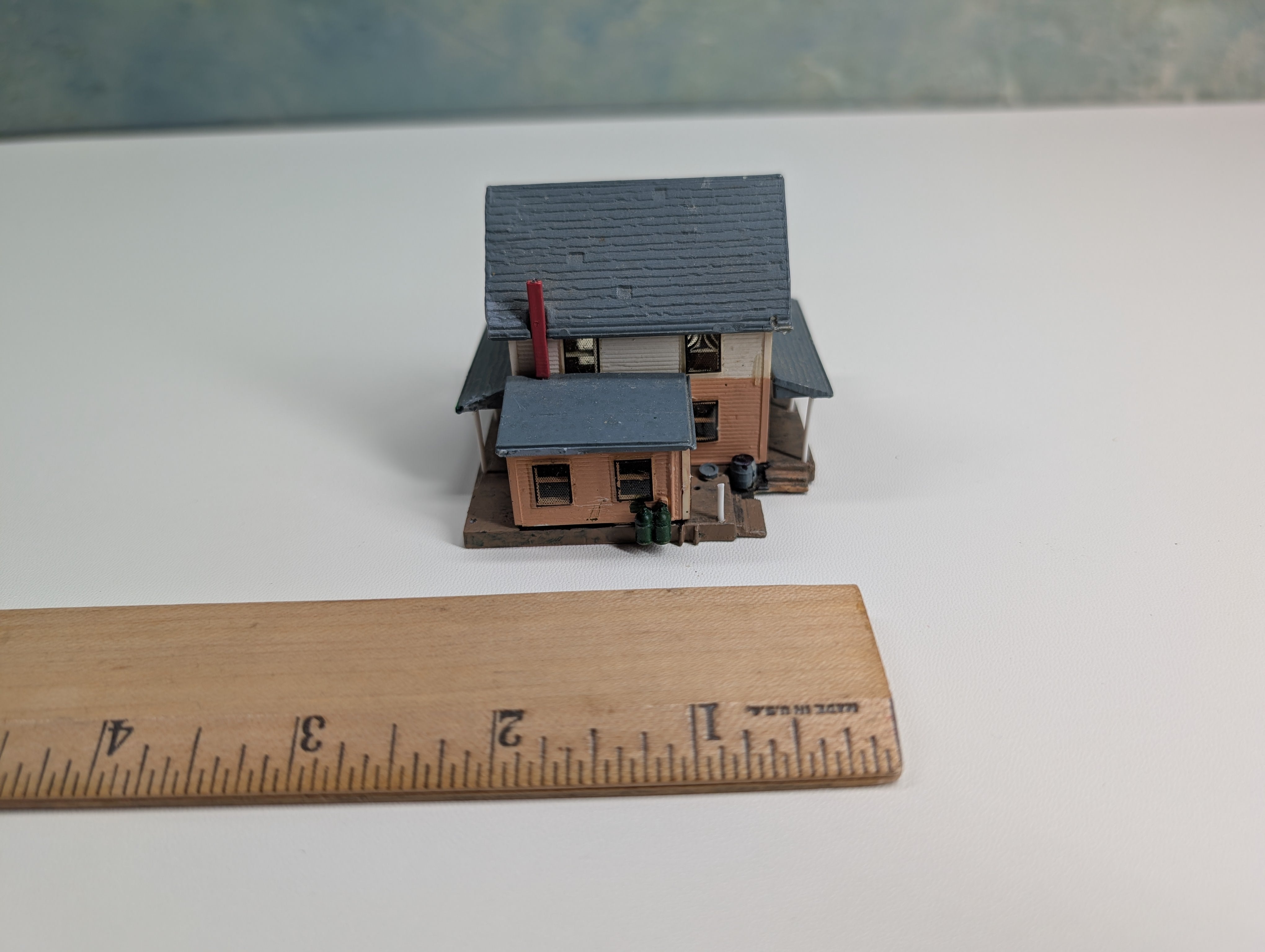 USED N Scale 2 Story House
