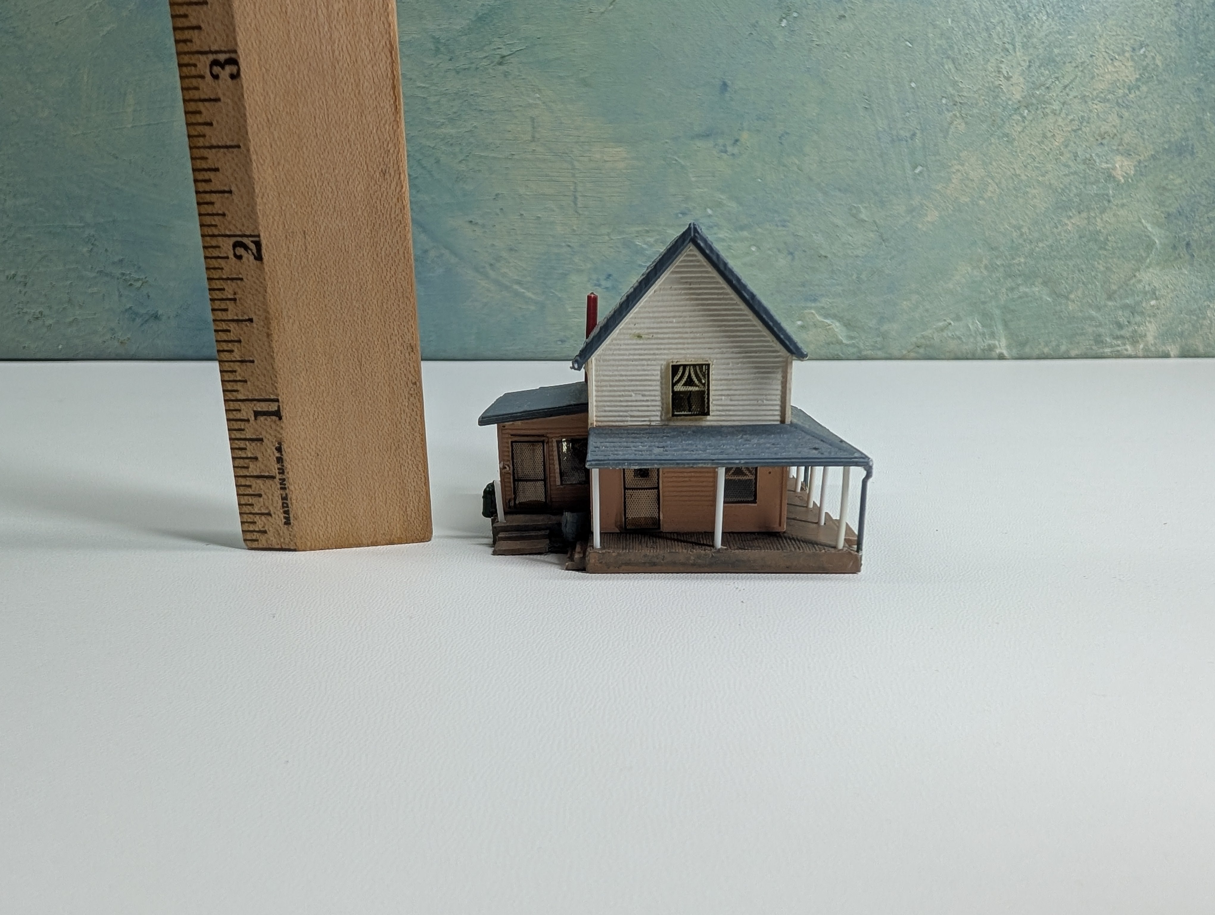 USED N Scale 2 Story House