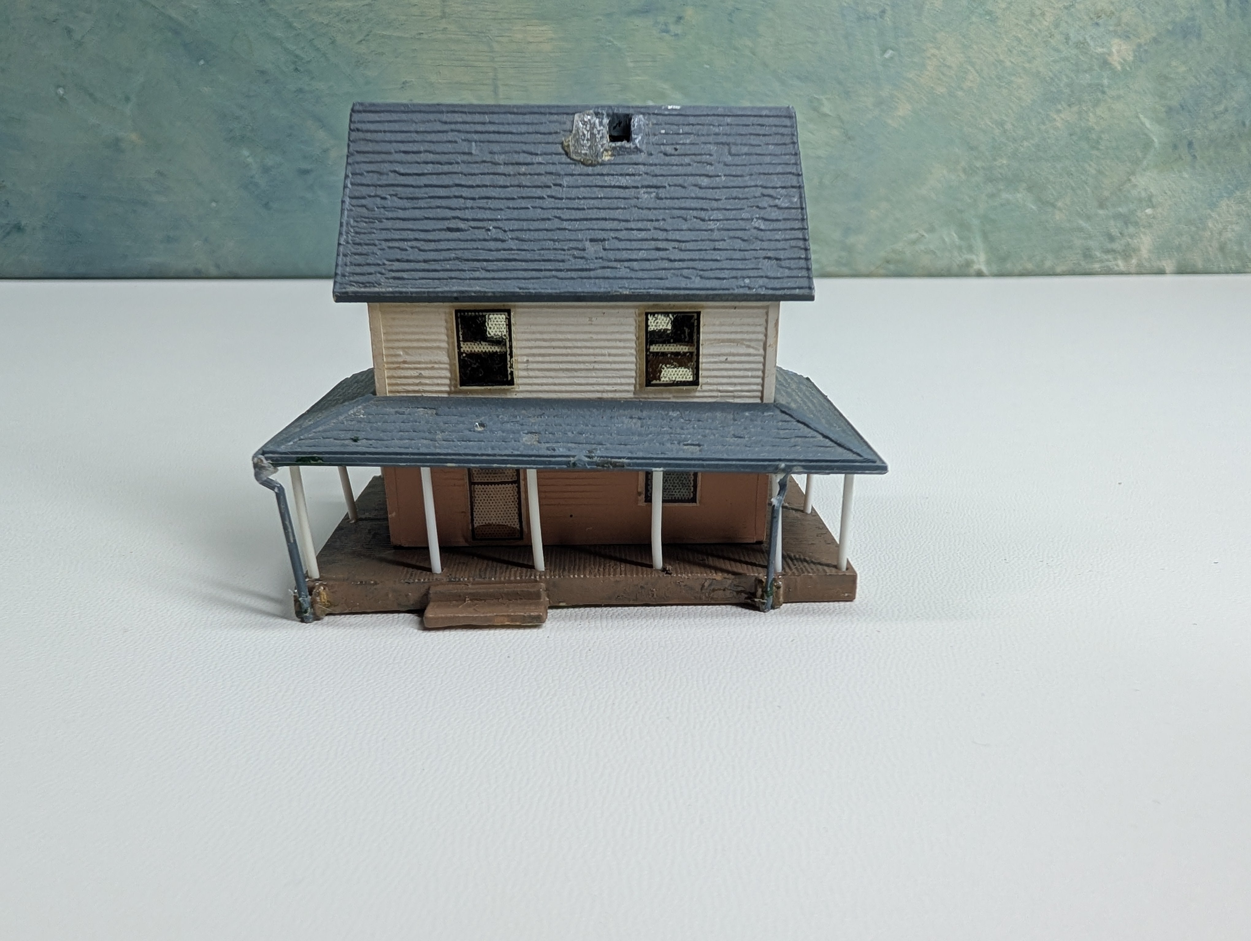 USED N Scale 2 Story House