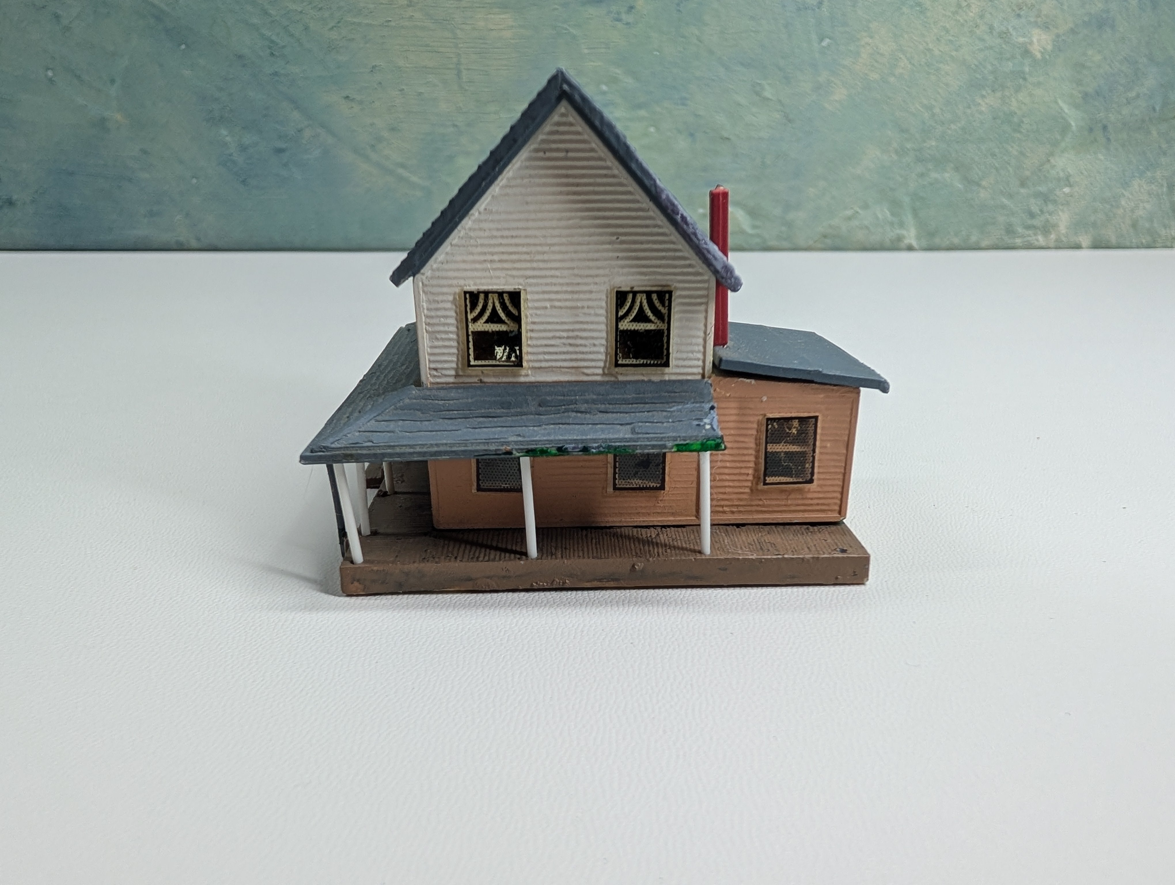 USED N Scale 2 Story House
