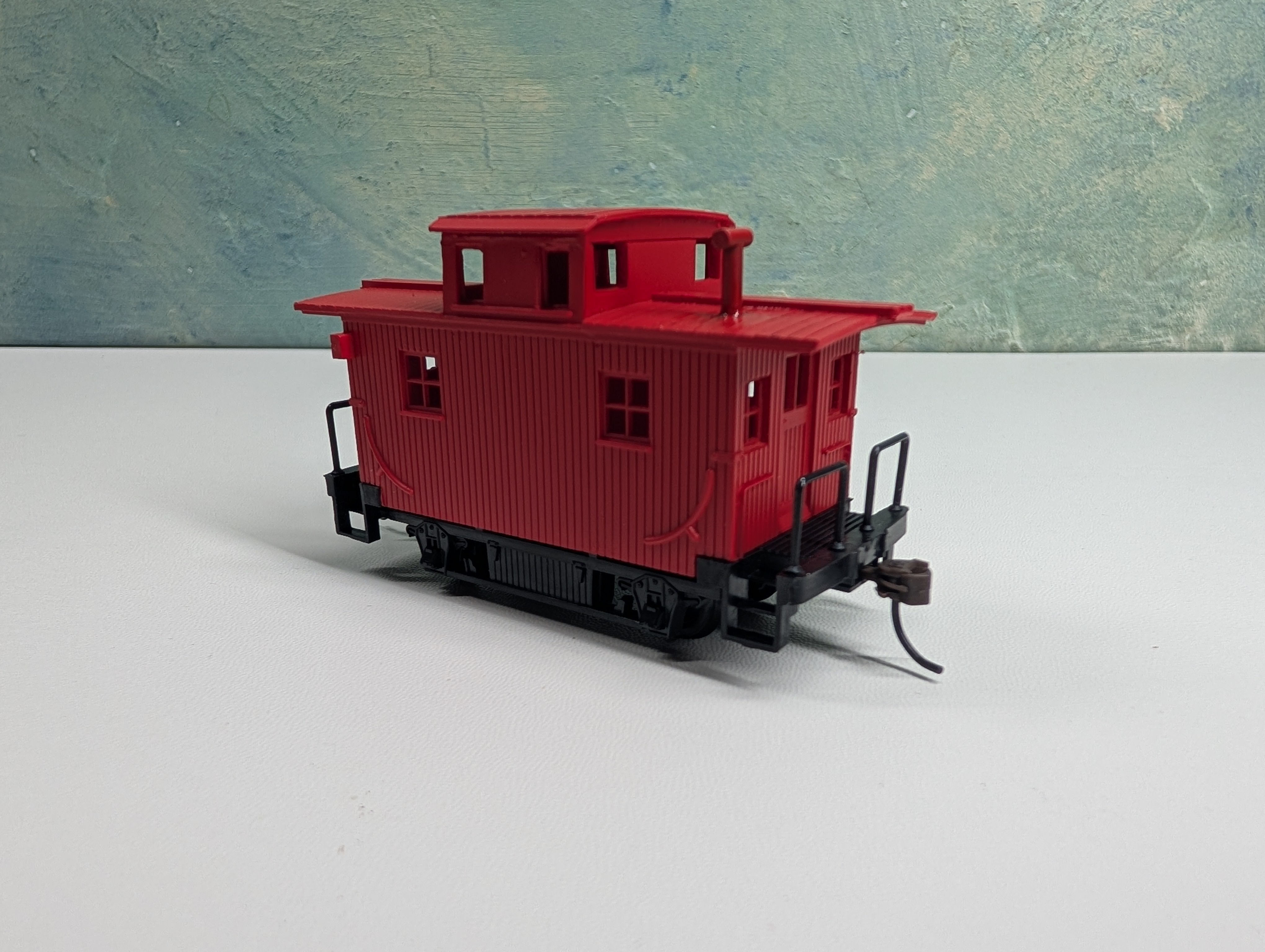 USED Bachmann HO Scale Old Time Bobber Caboose Unlettered Red
