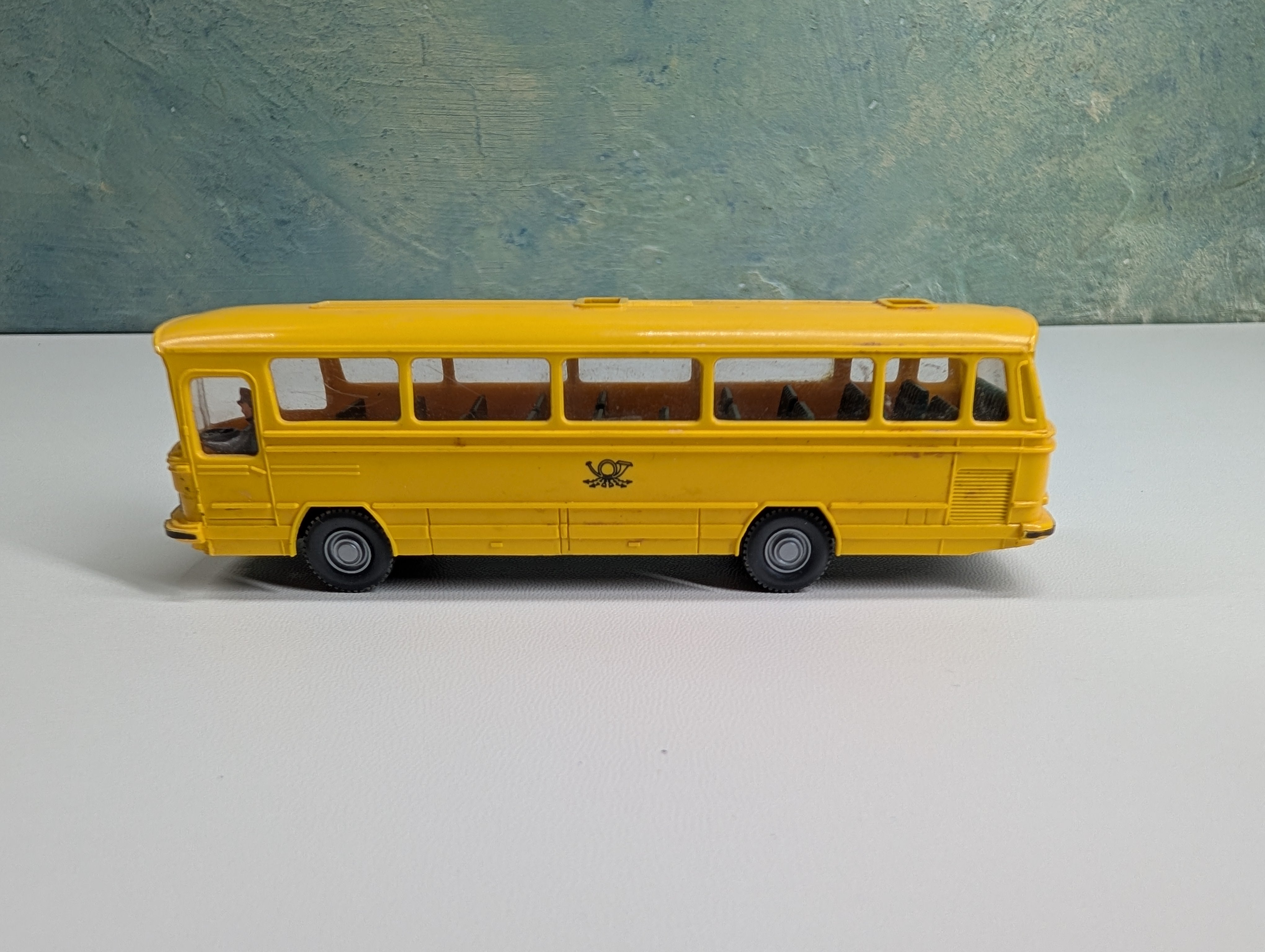 USED Wiking HO Scale Mercedes Benz Yellow Bus