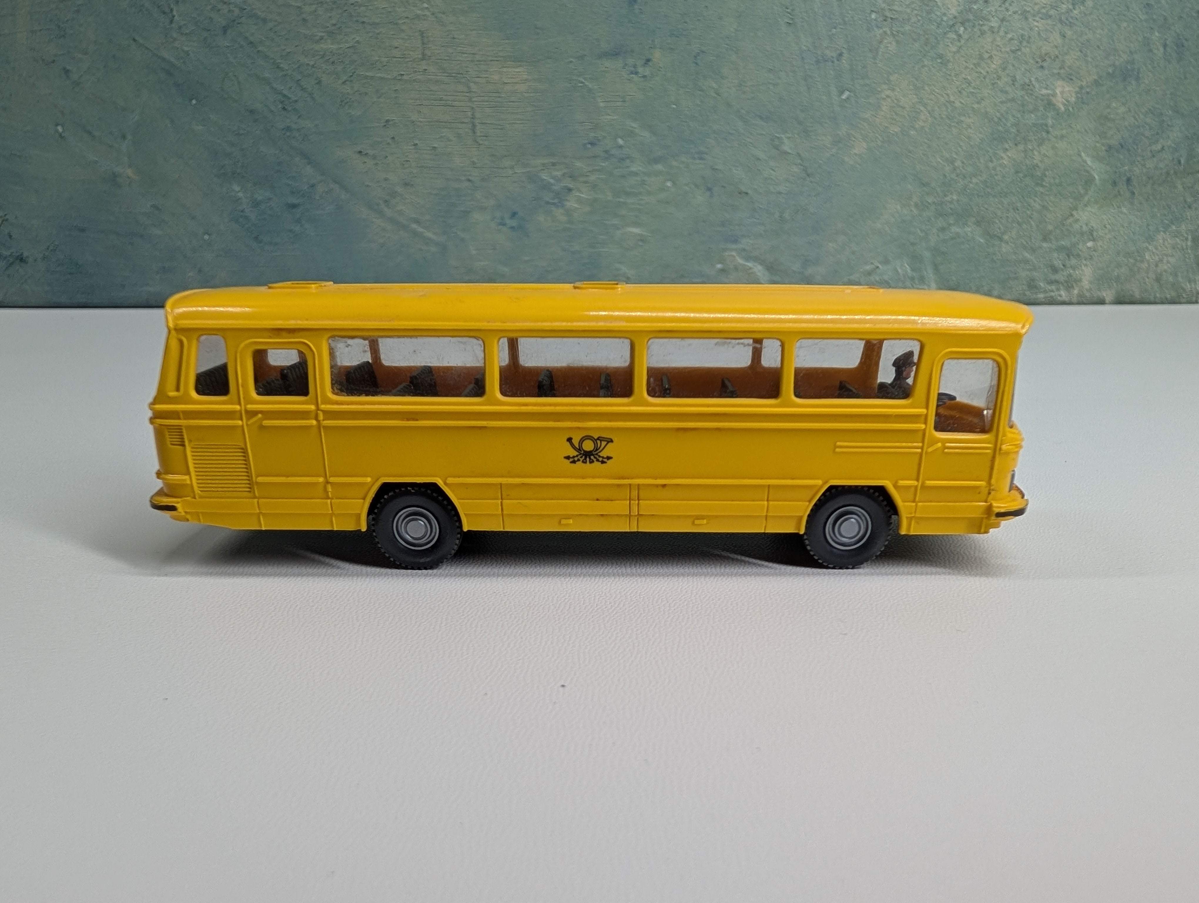 USED Wiking HO Scale Mercedes Benz Yellow Bus