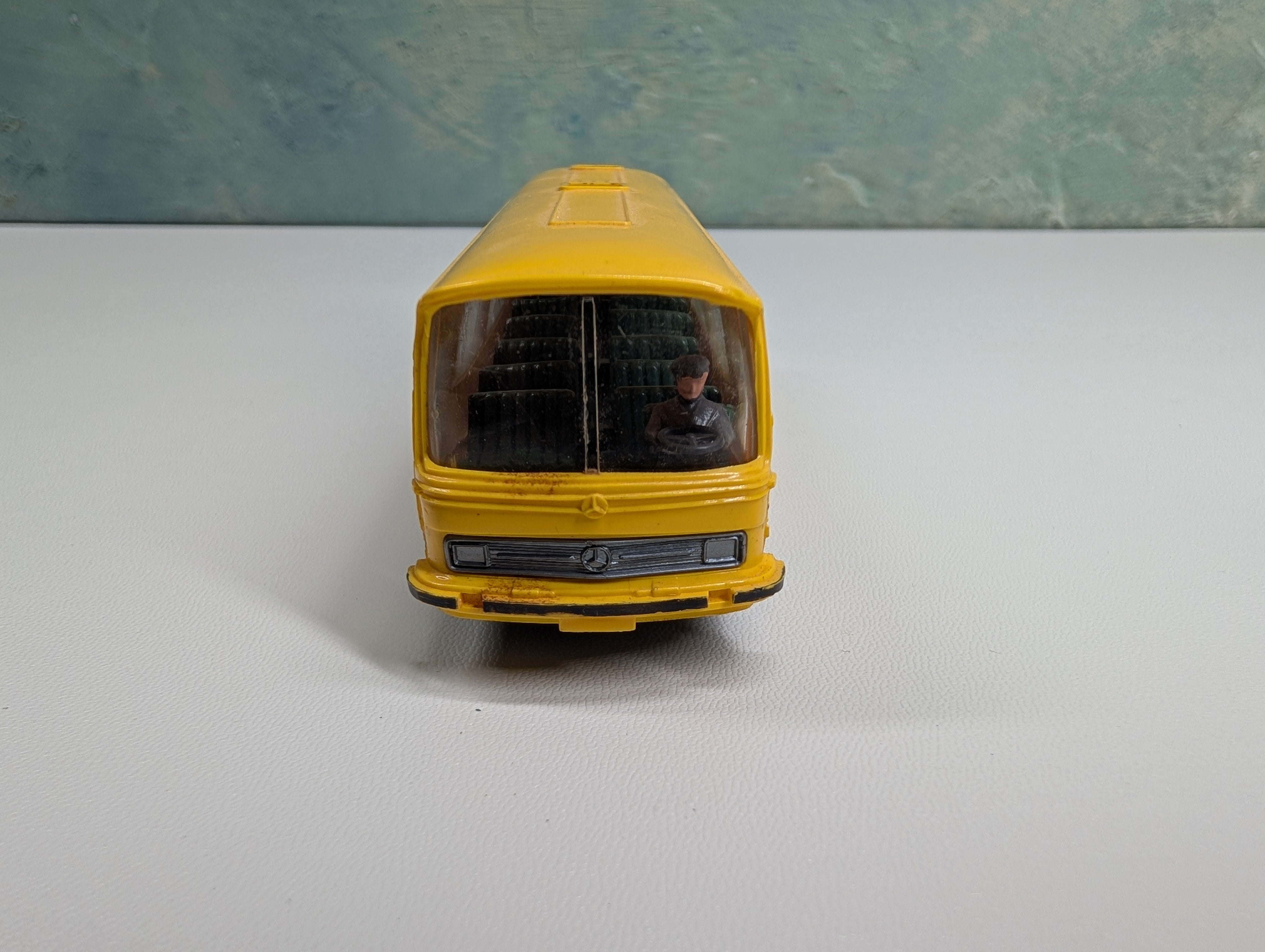 USED Wiking HO Scale Mercedes Benz Yellow Bus