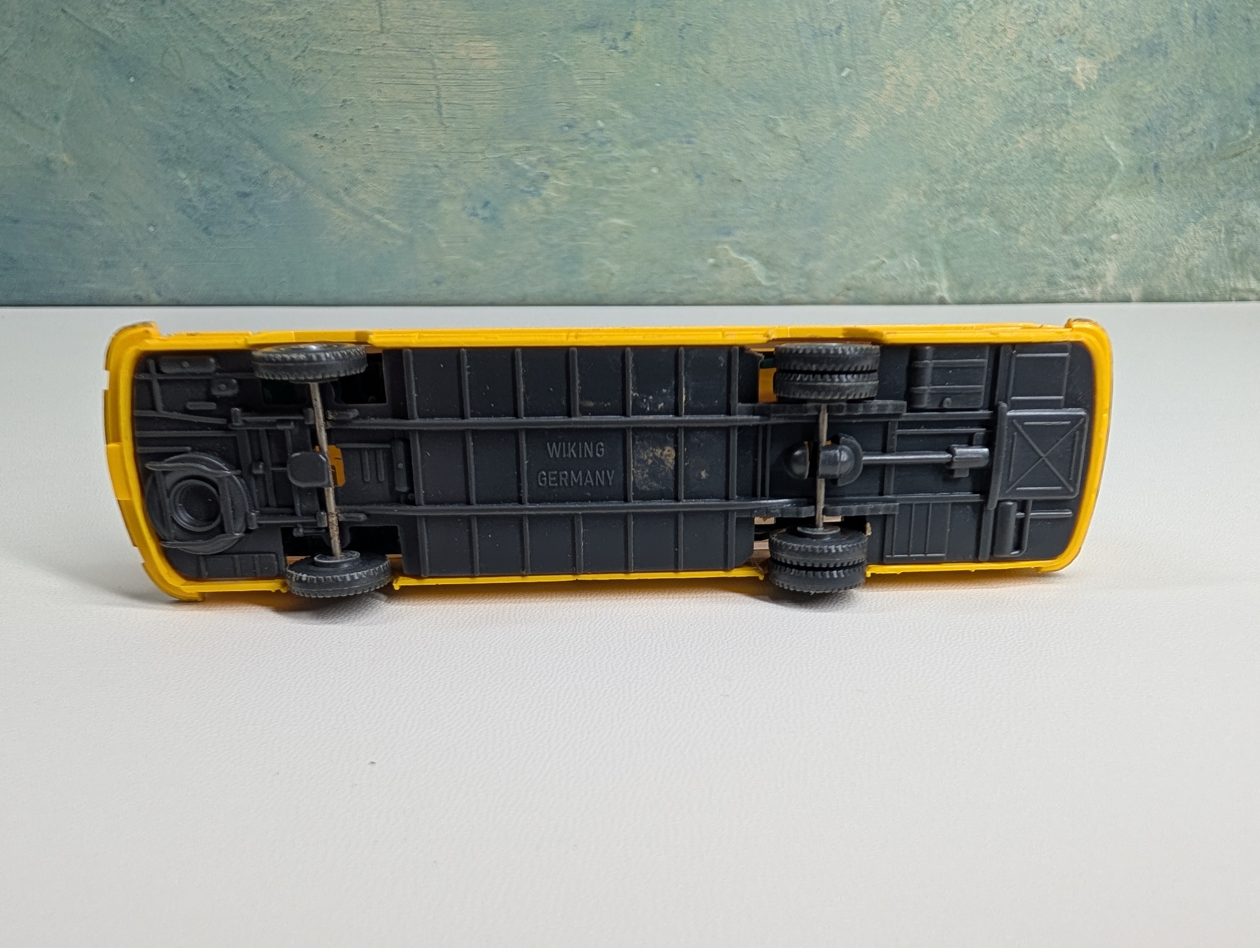 USED Wiking HO Scale Mercedes Benz Yellow Bus