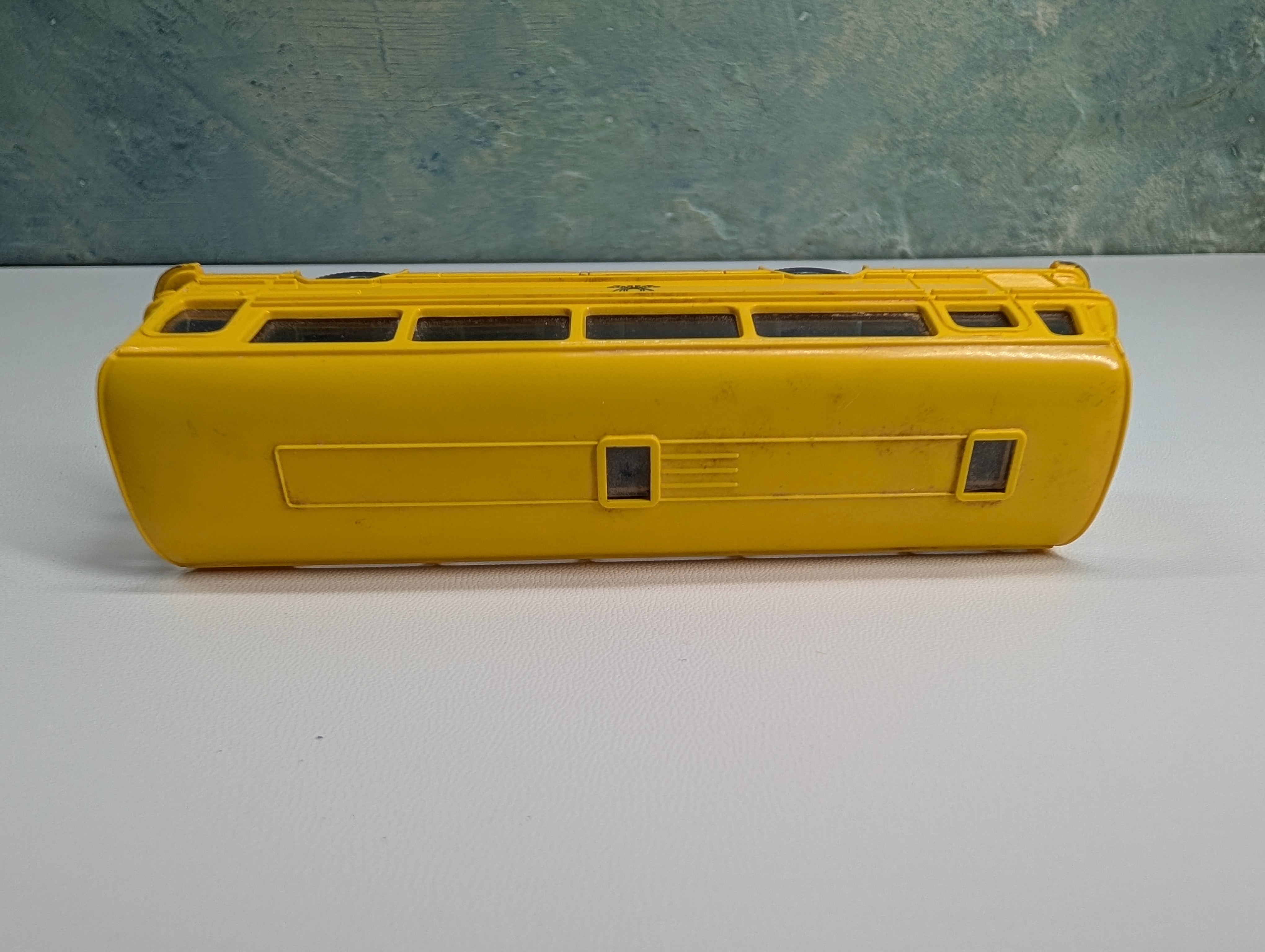 USED Wiking HO Scale Mercedes Benz Yellow Bus