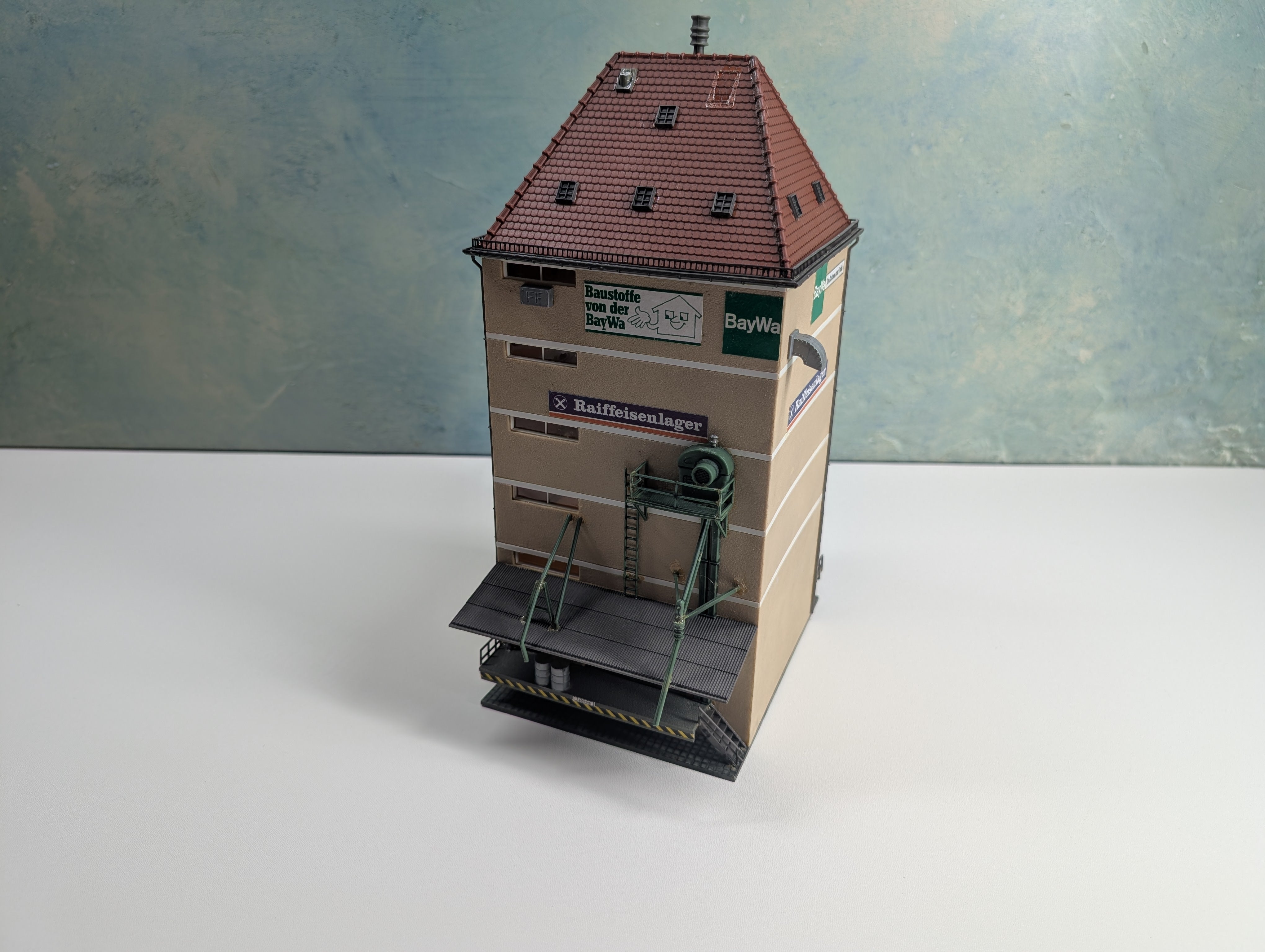 USED Pola HO Scale Silo Tower
