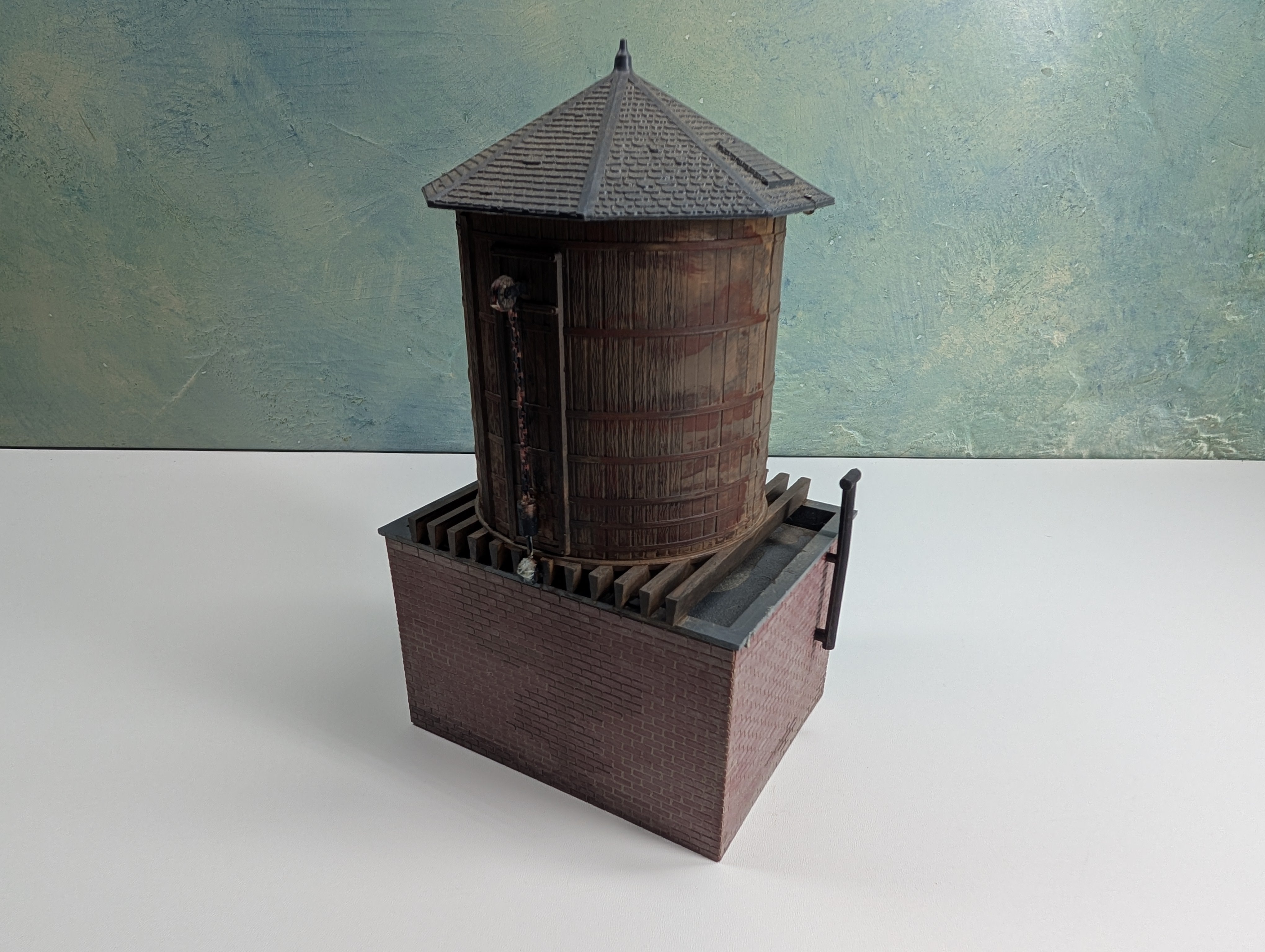 USED Lionel O OId Time Water Tower (Weathered)