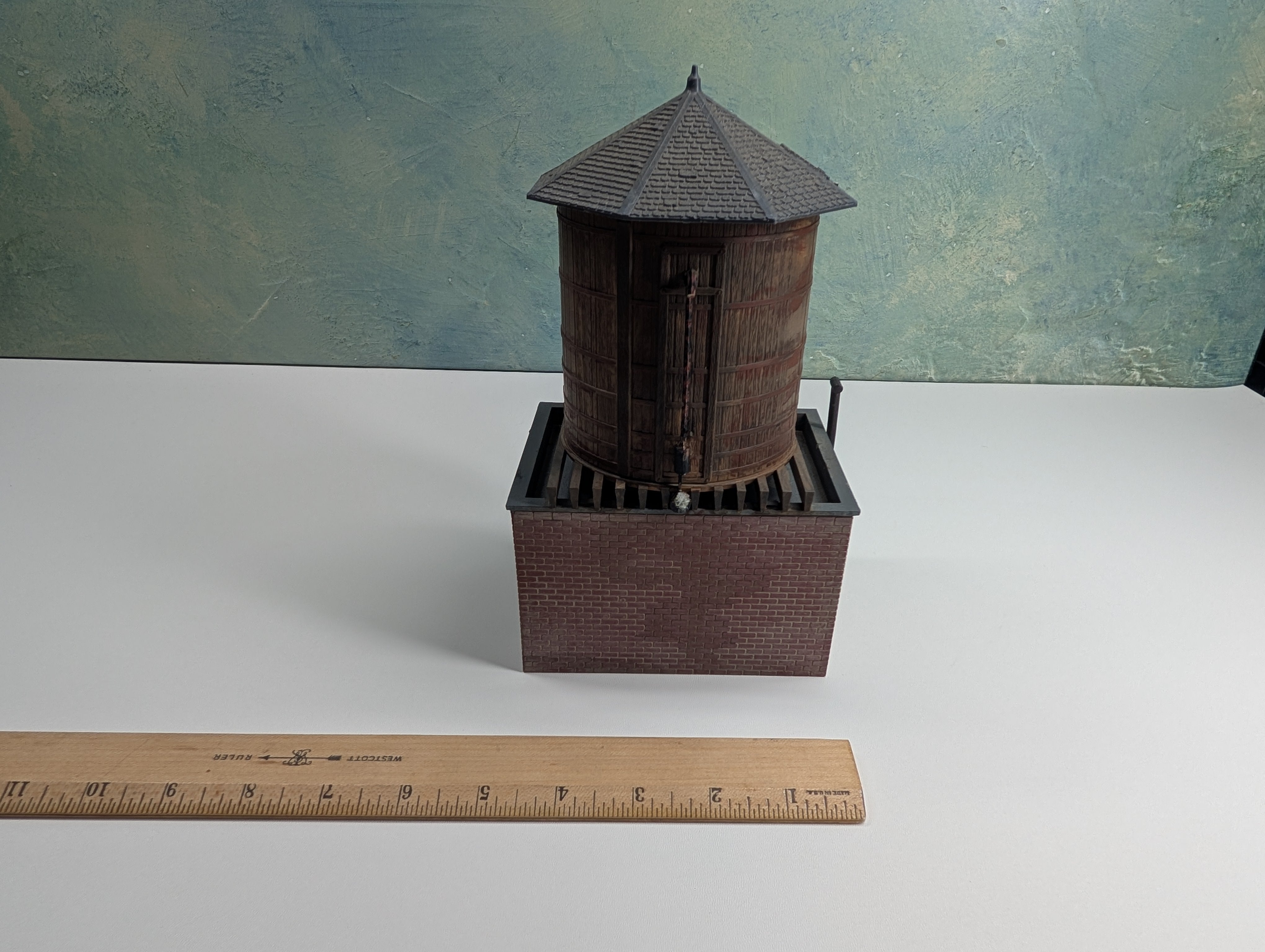 USED Lionel O OId Time Water Tower (Weathered)