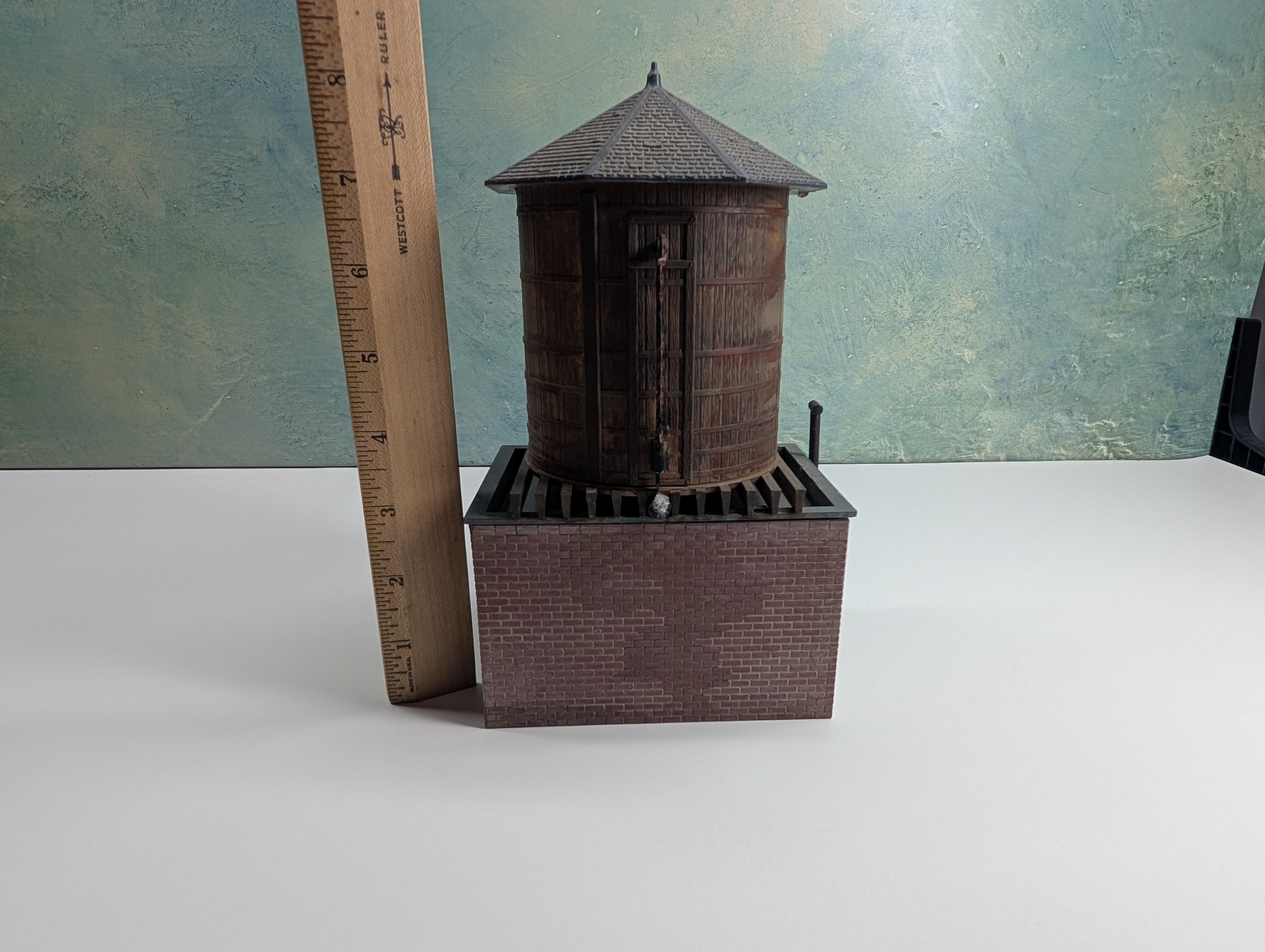 USED Lionel O OId Time Water Tower (Weathered)