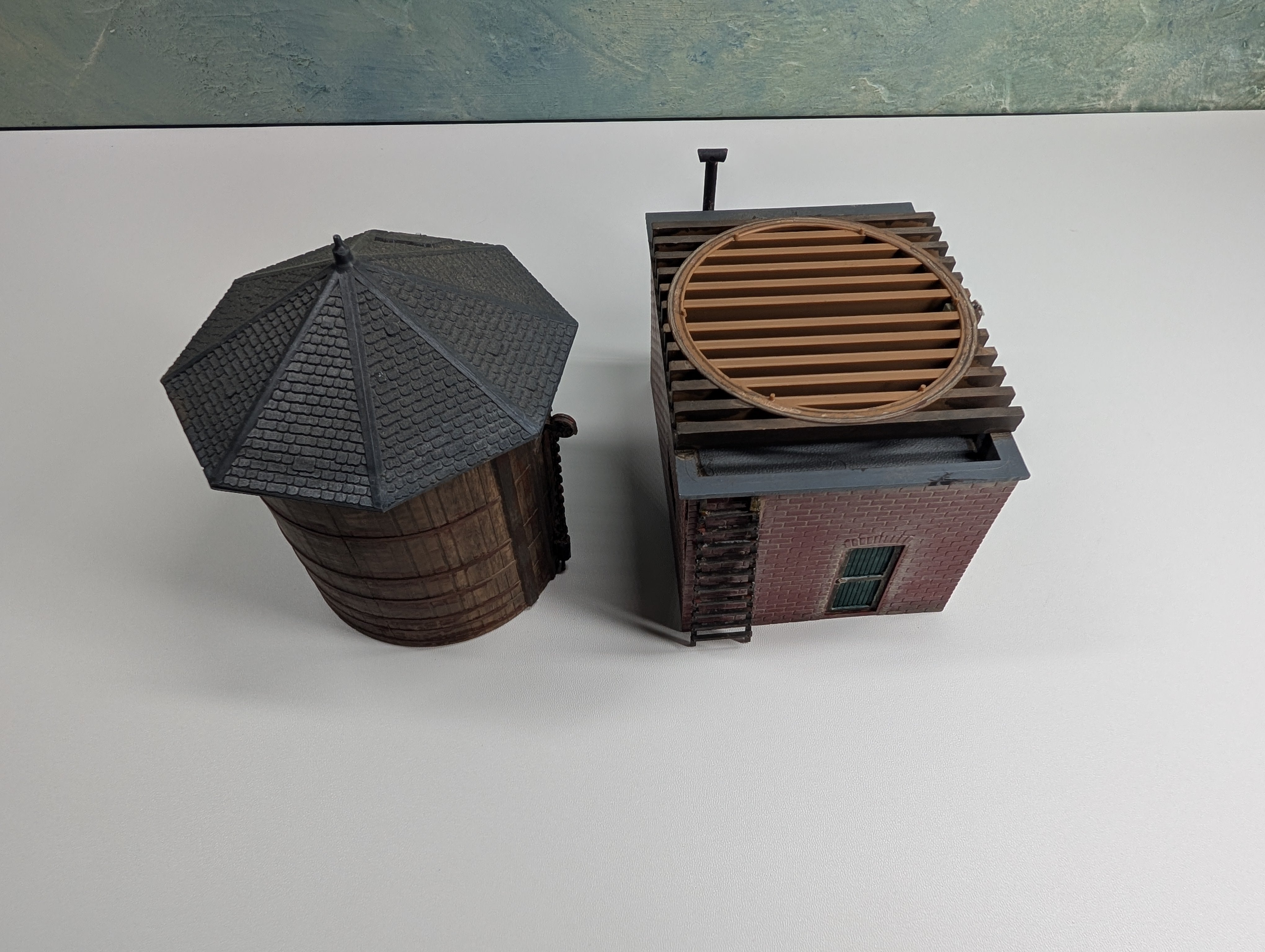 USED Lionel O OId Time Water Tower (Weathered)