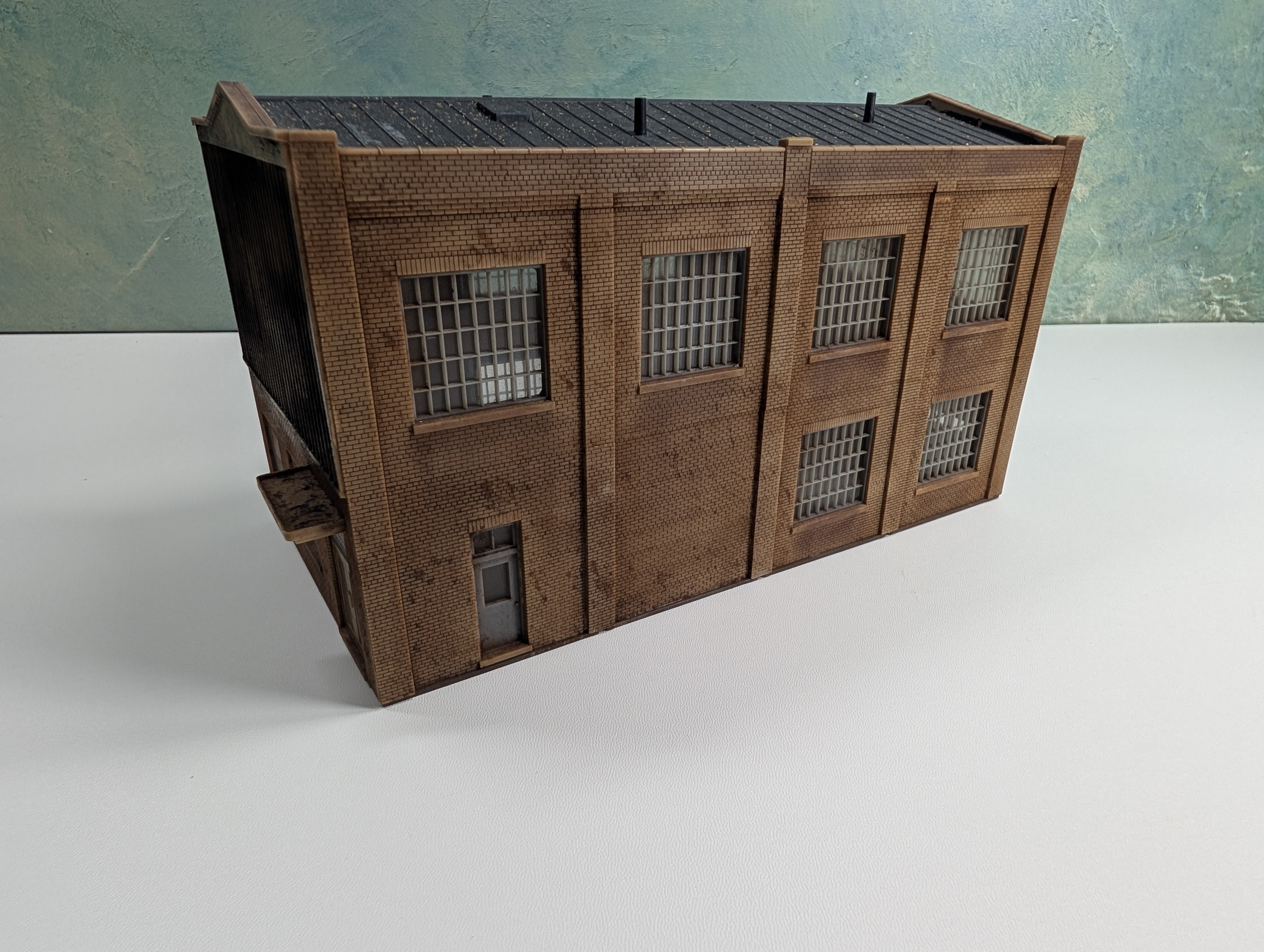 USED HO Scale Brick Factory, Warehouse (Weathered)