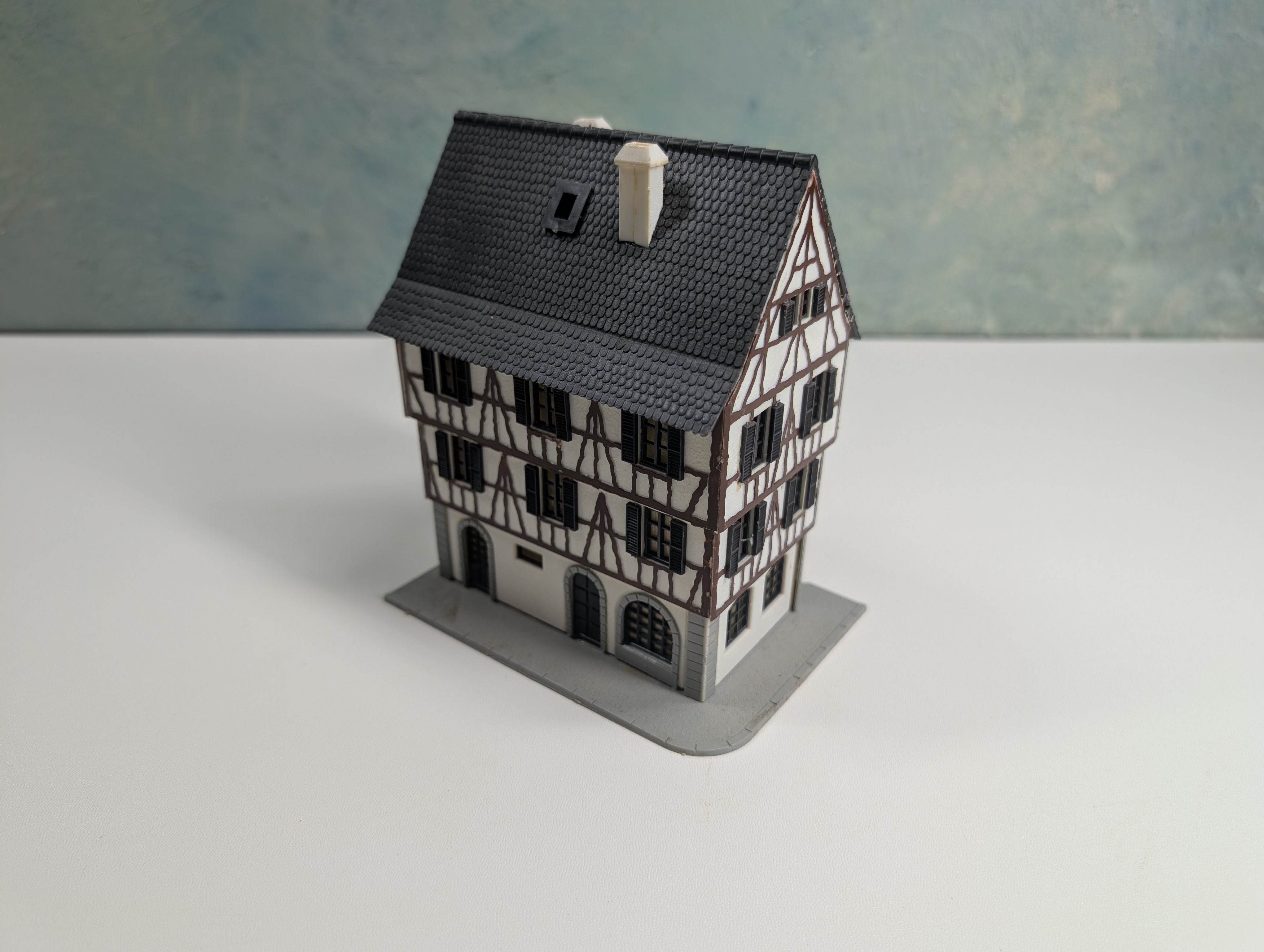 USED HO Scale German Half Timbered Building