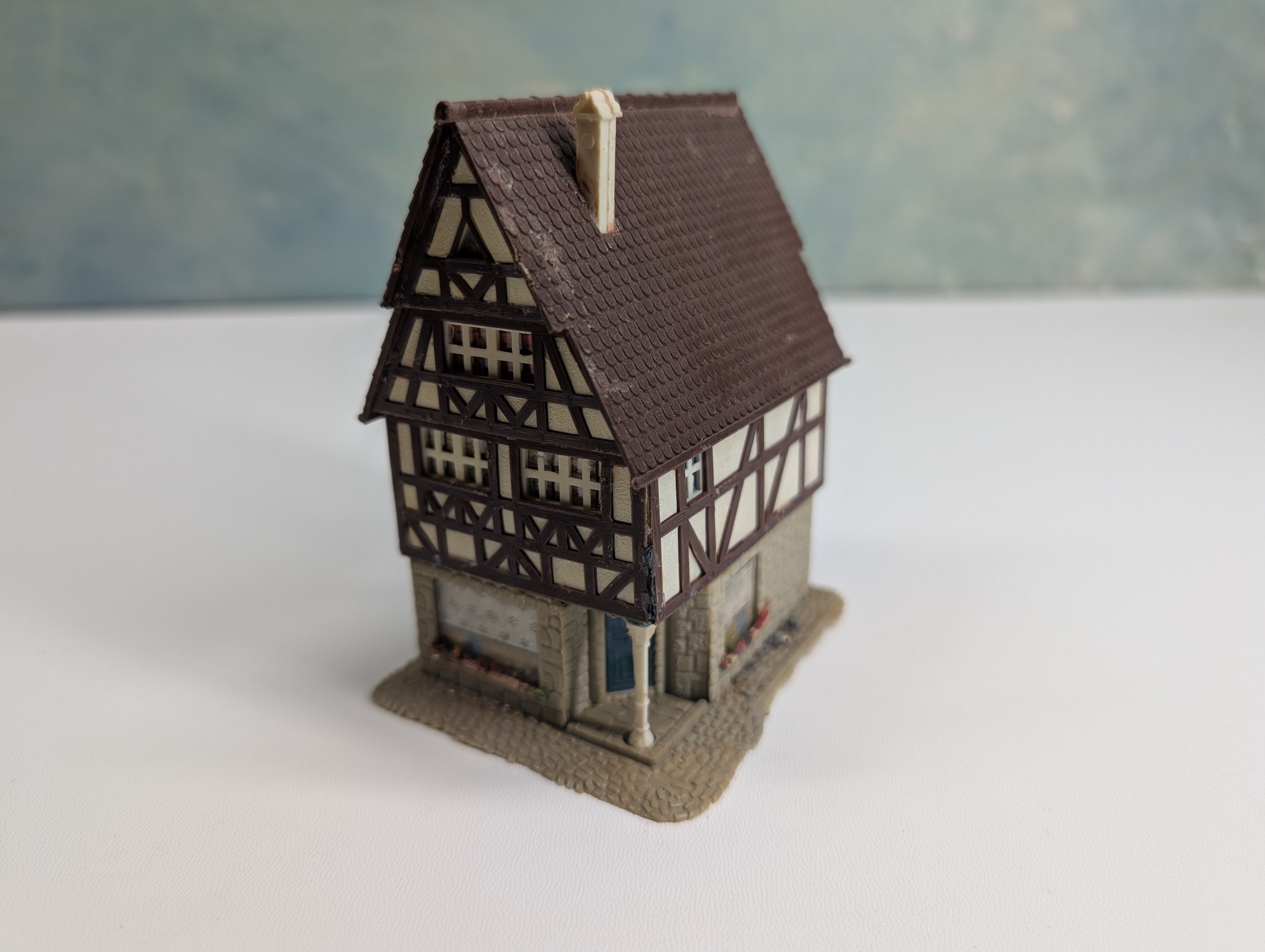 USED WIAD 1036 HO Scale German Ancient Chemist Shop