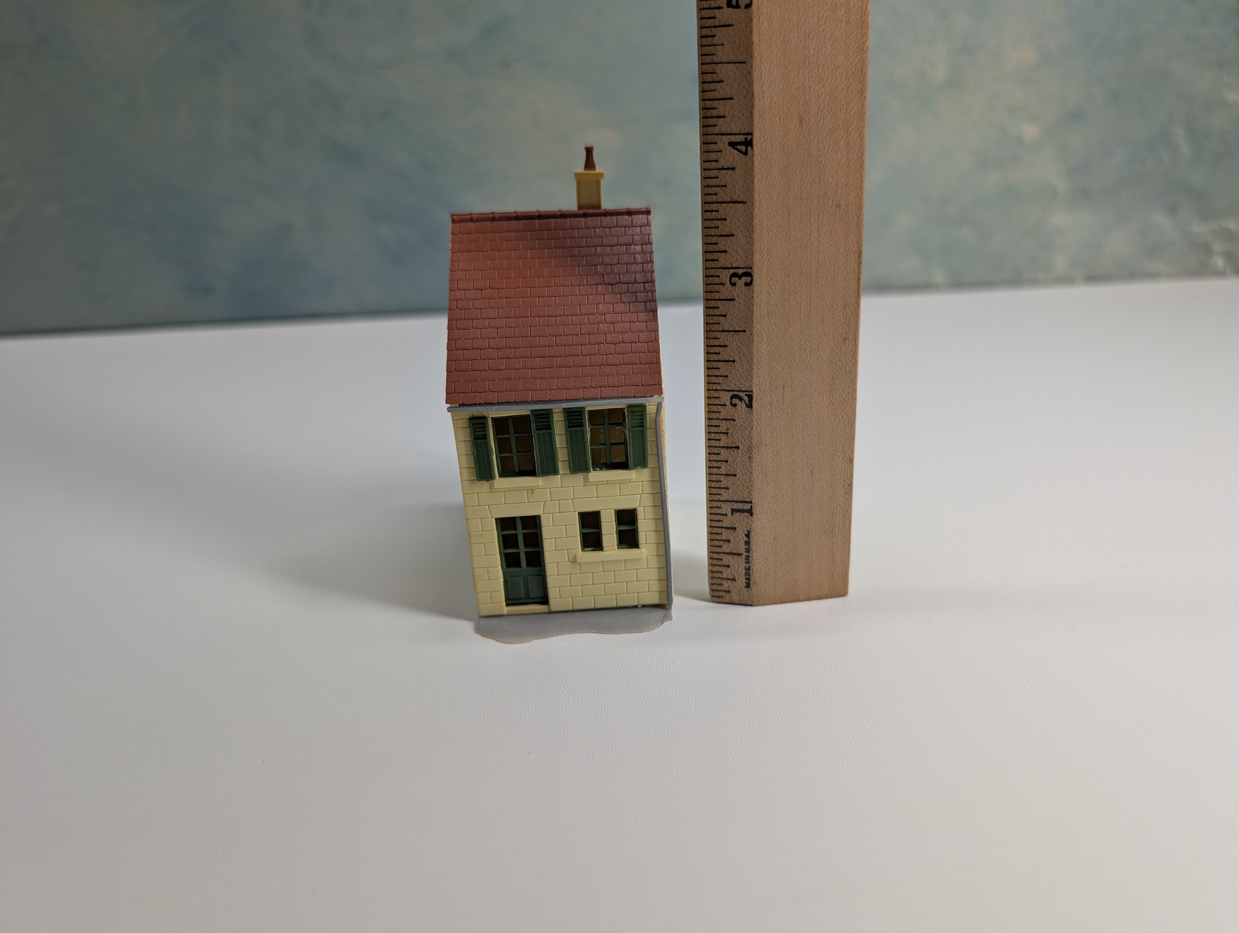 USED HO Scale Yellow German Home
