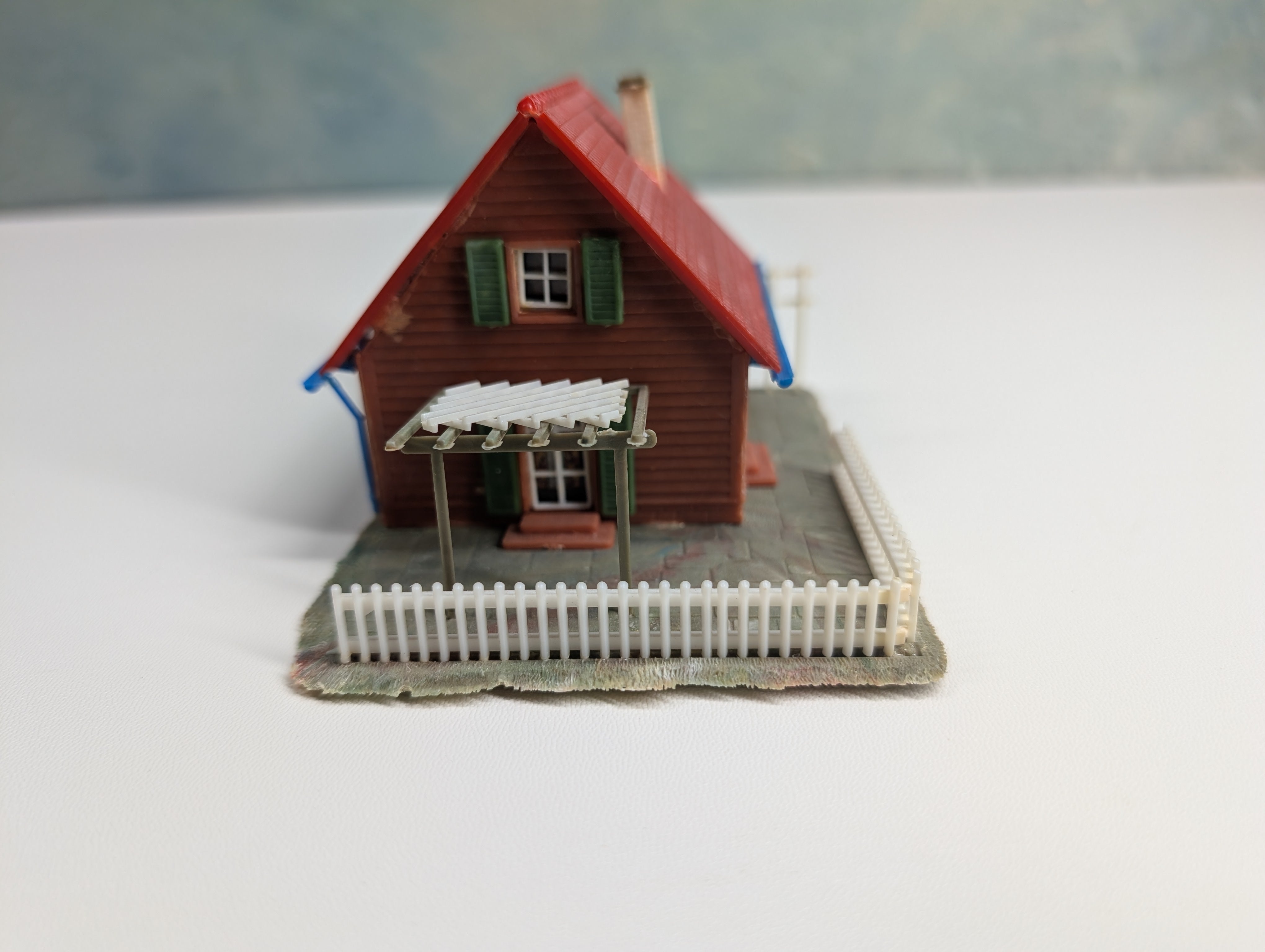 USED HO Scale German Home with Fence and Red Roof