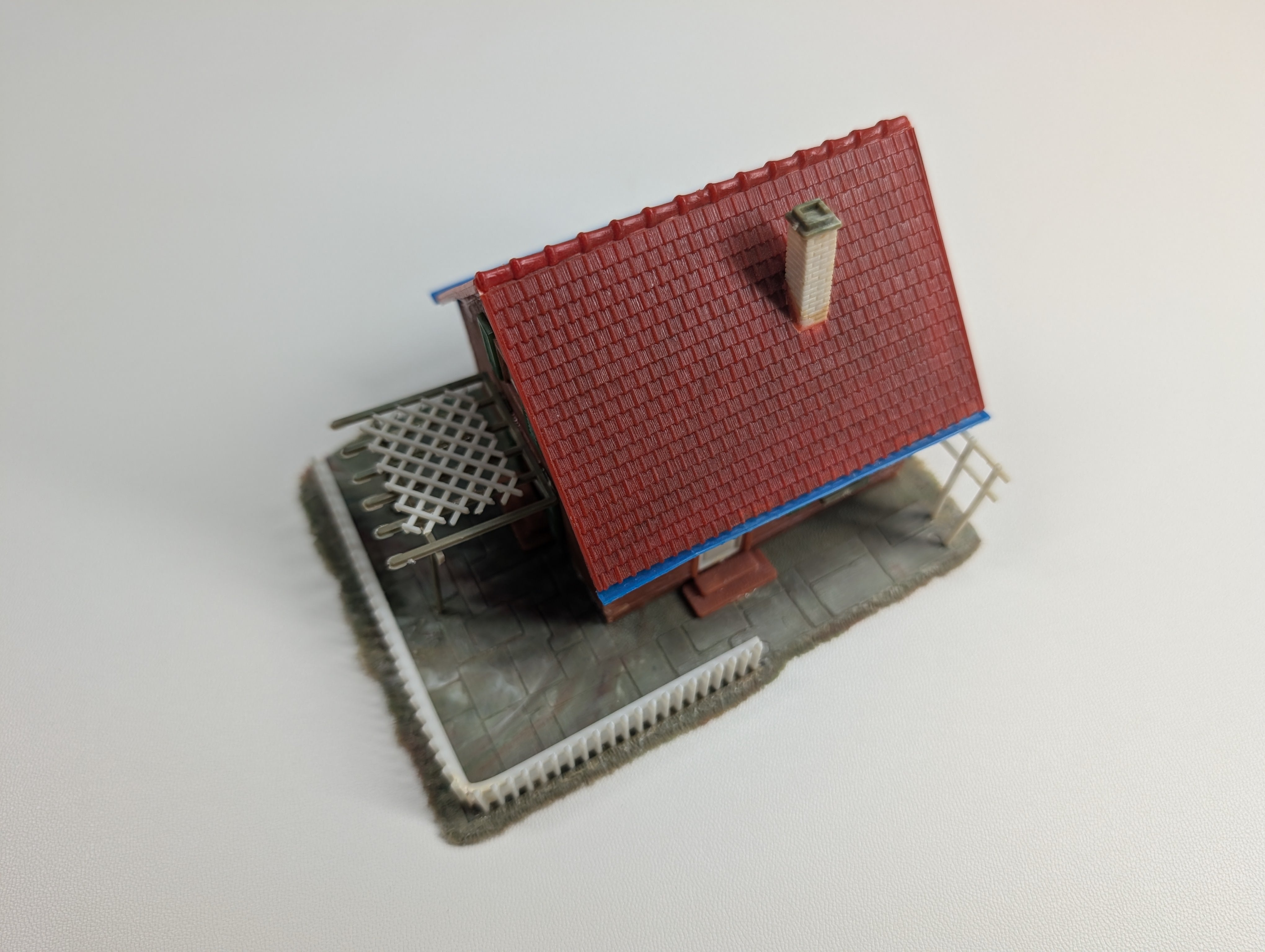 USED HO Scale German Home with Fence and Red Roof