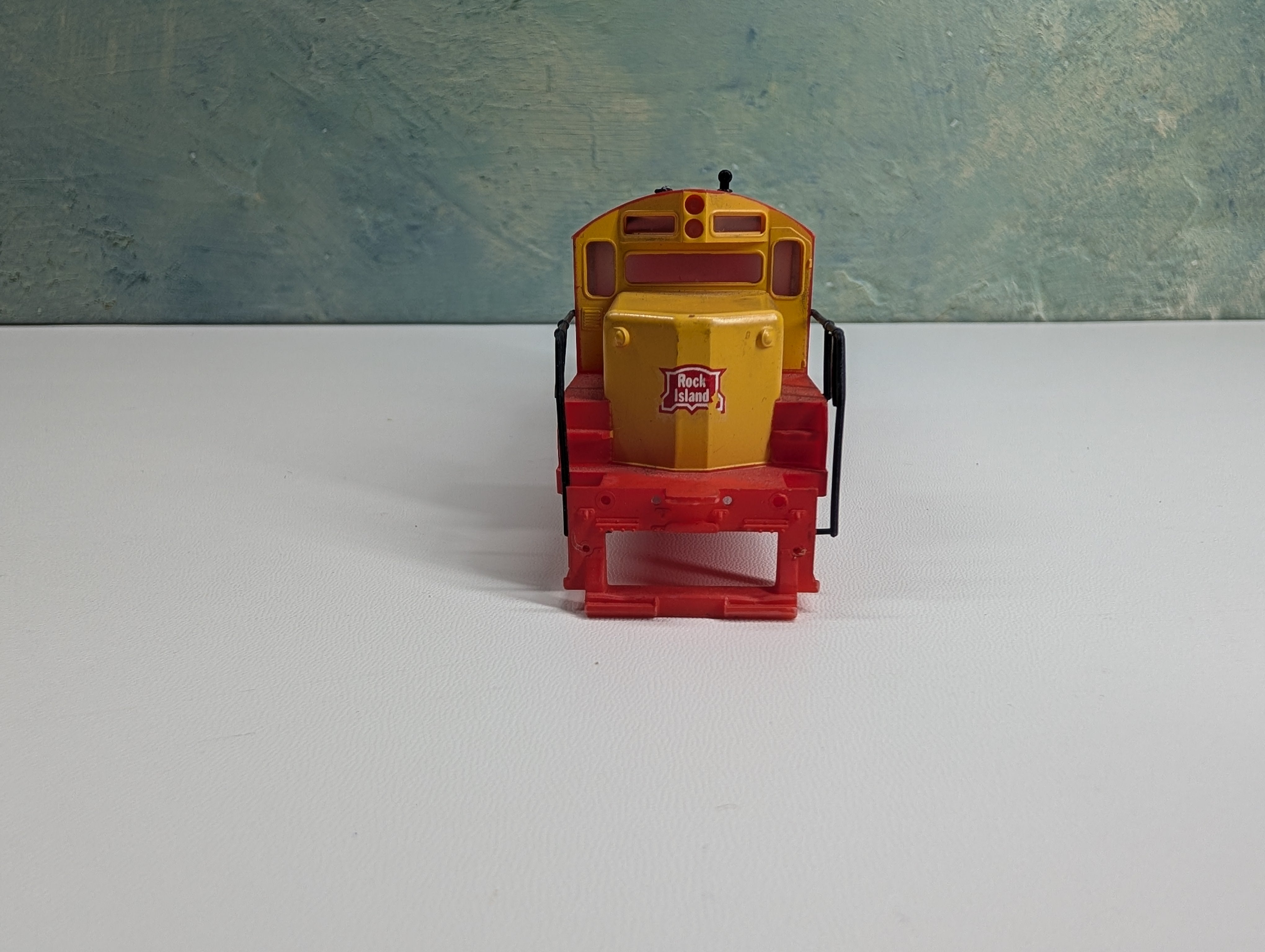 USED Cox HO Scale GP Diesel Locomotive Shell Only Rock Island #1279