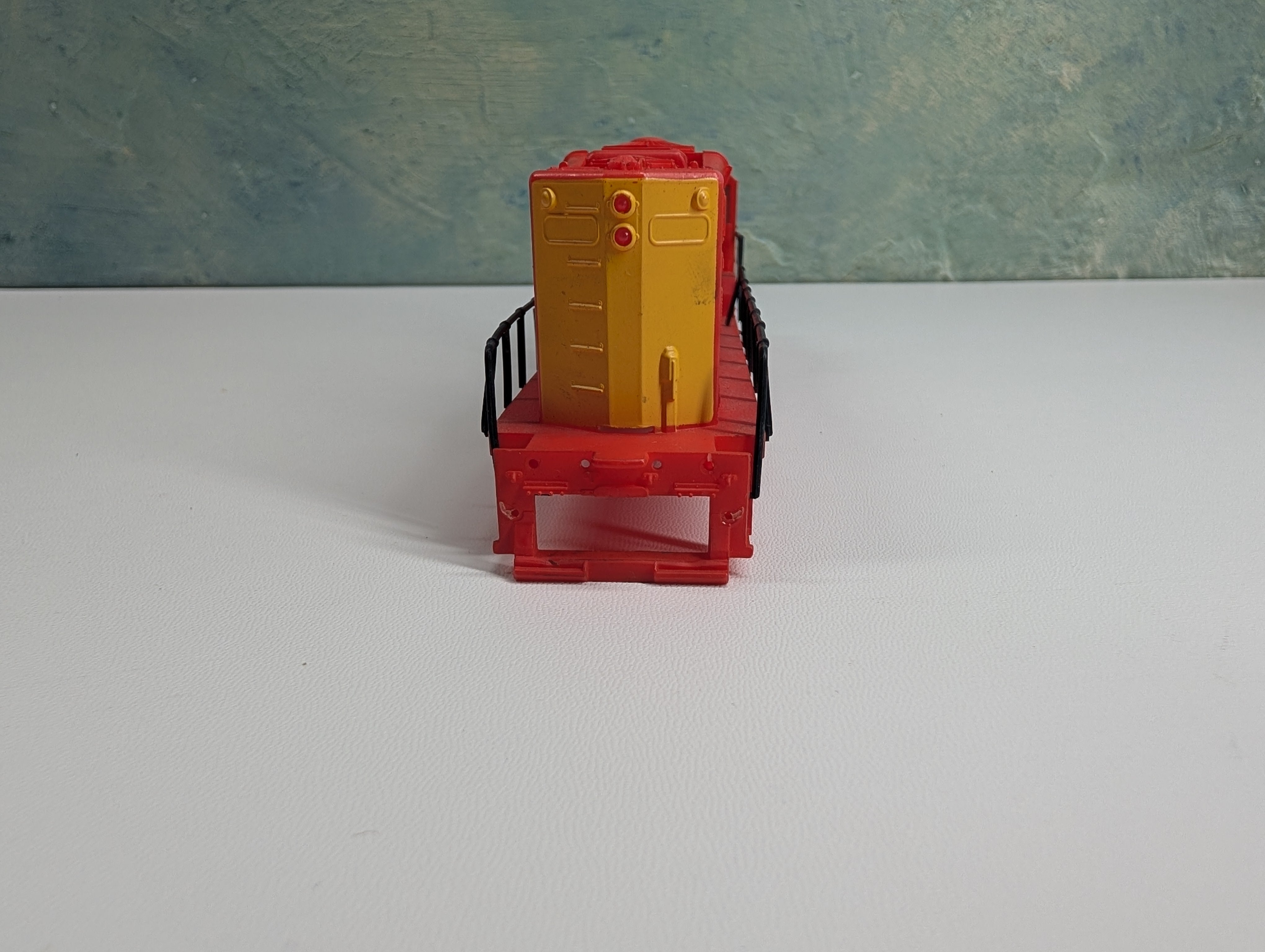 USED Cox HO Scale GP Diesel Locomotive Shell Only Rock Island #1279