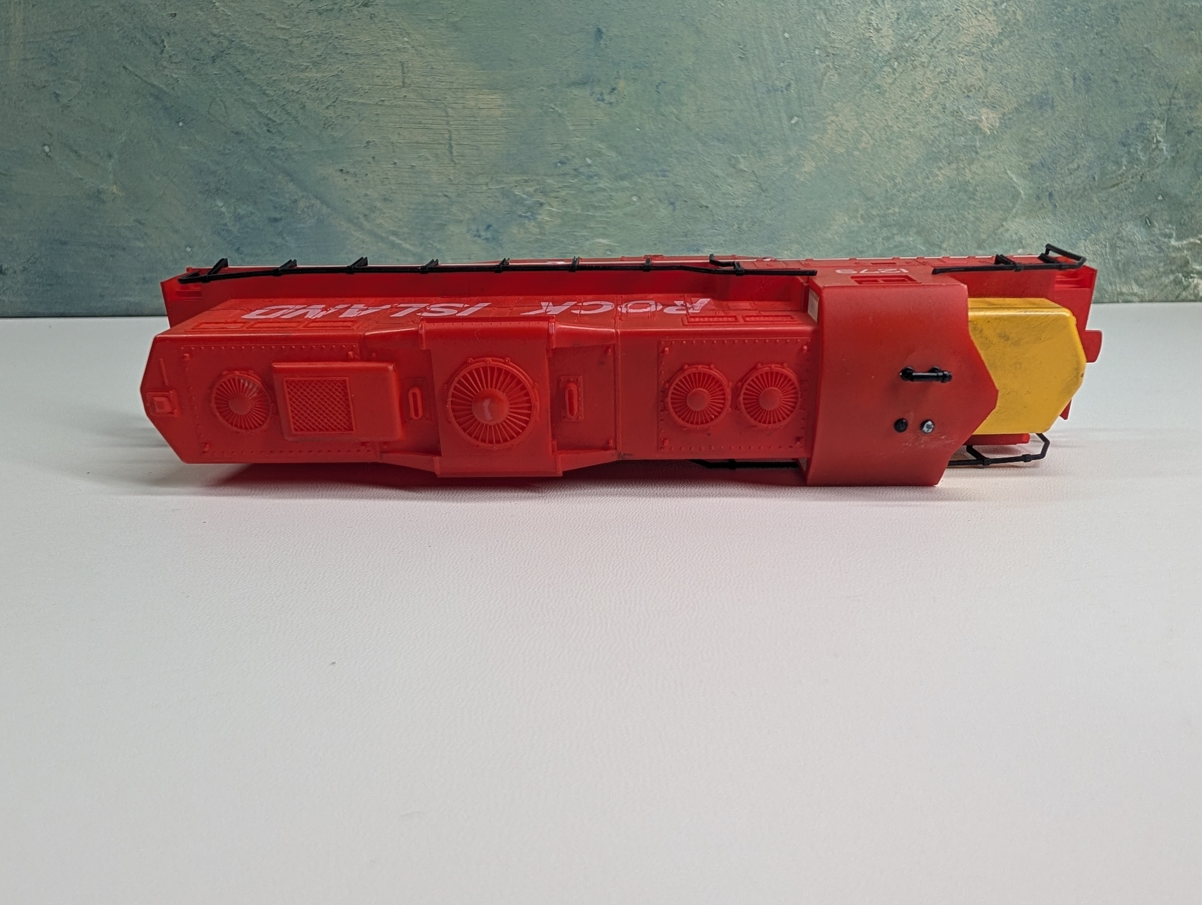USED Cox HO Scale GP Diesel Locomotive Shell Only Rock Island #1279