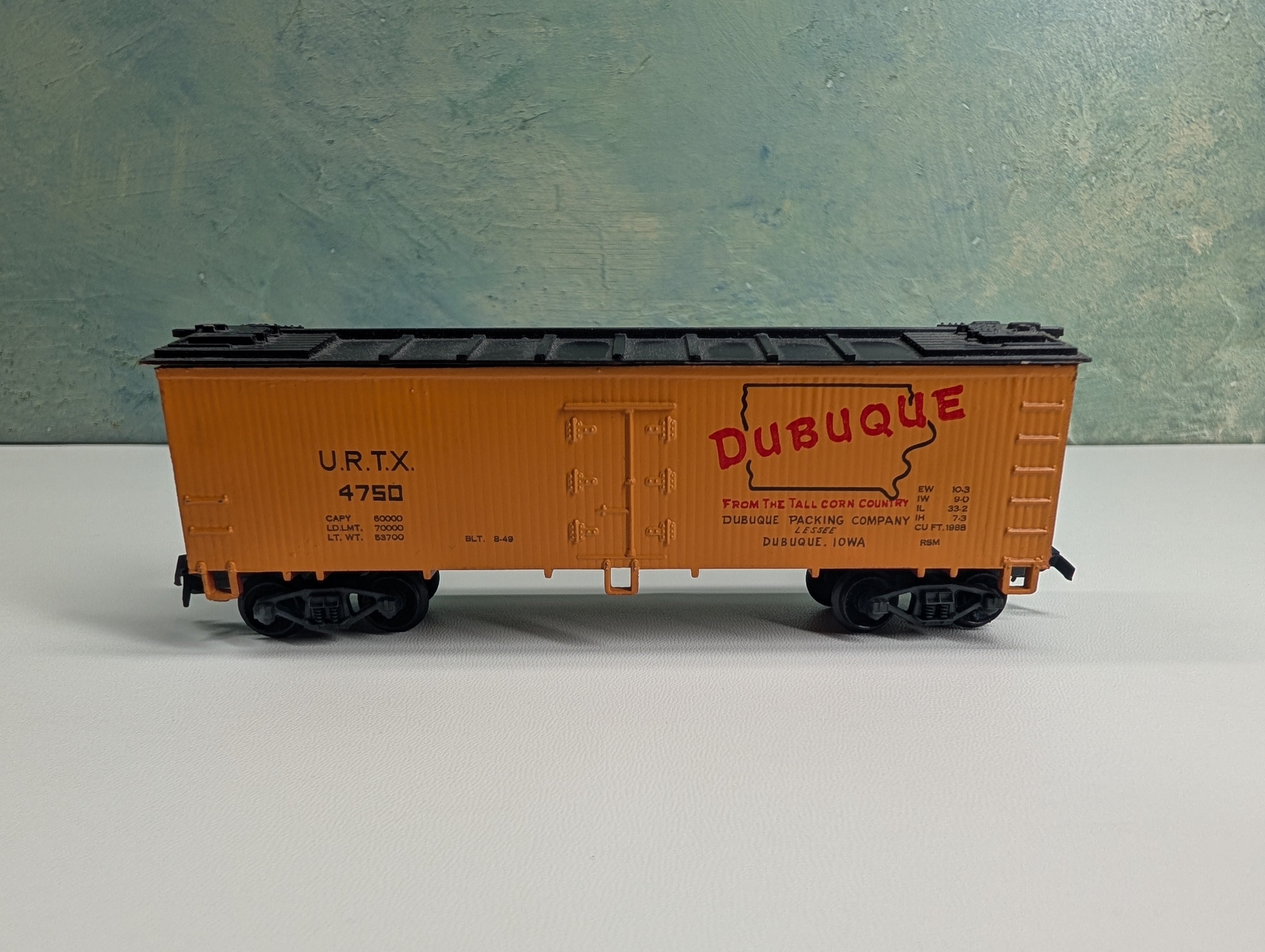 USED HO Scale Wooden Reefer Dubuque URTX #4750
