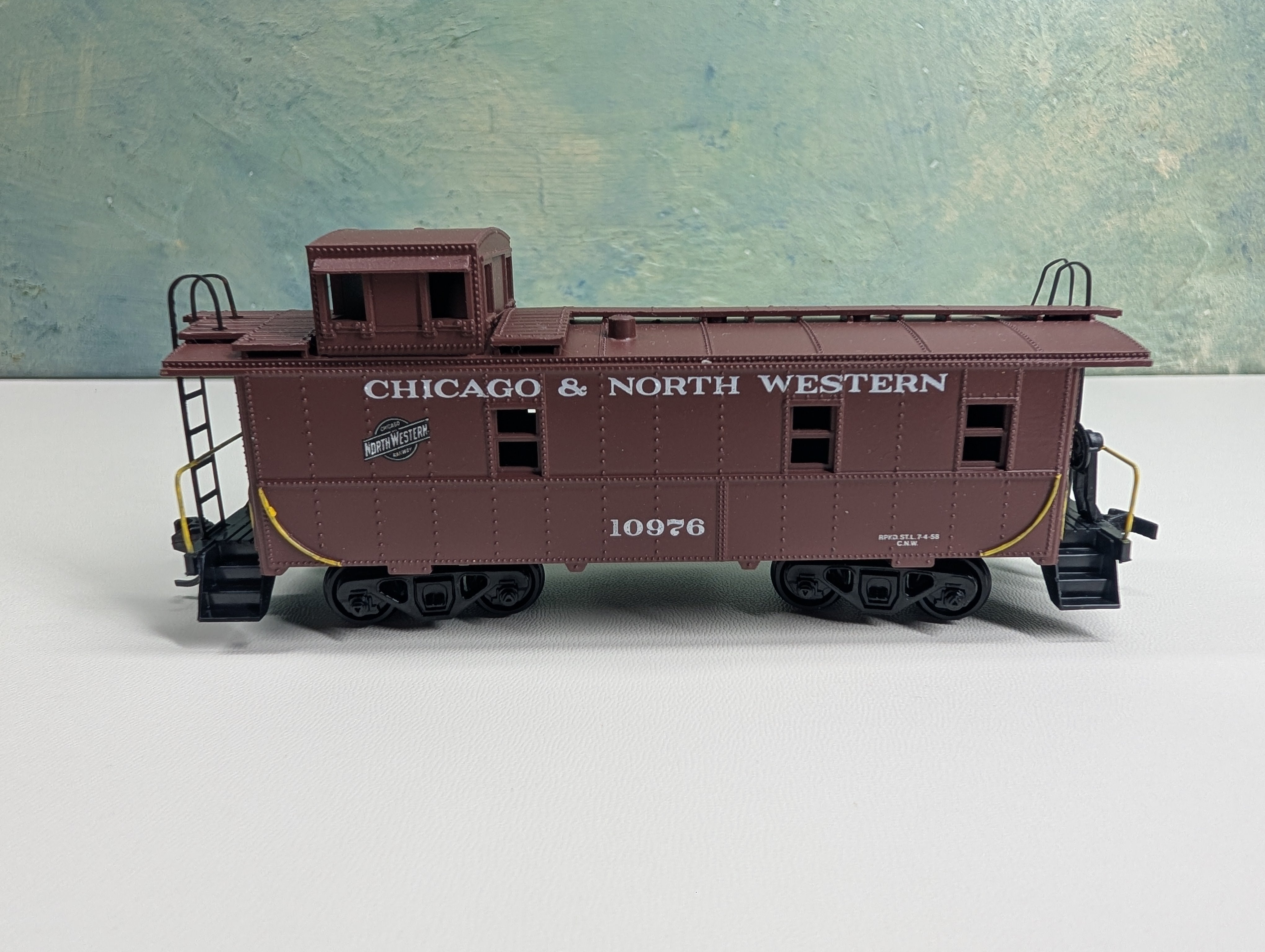 USED Athearn HO Scale Caboose Chicago & North Western #10976