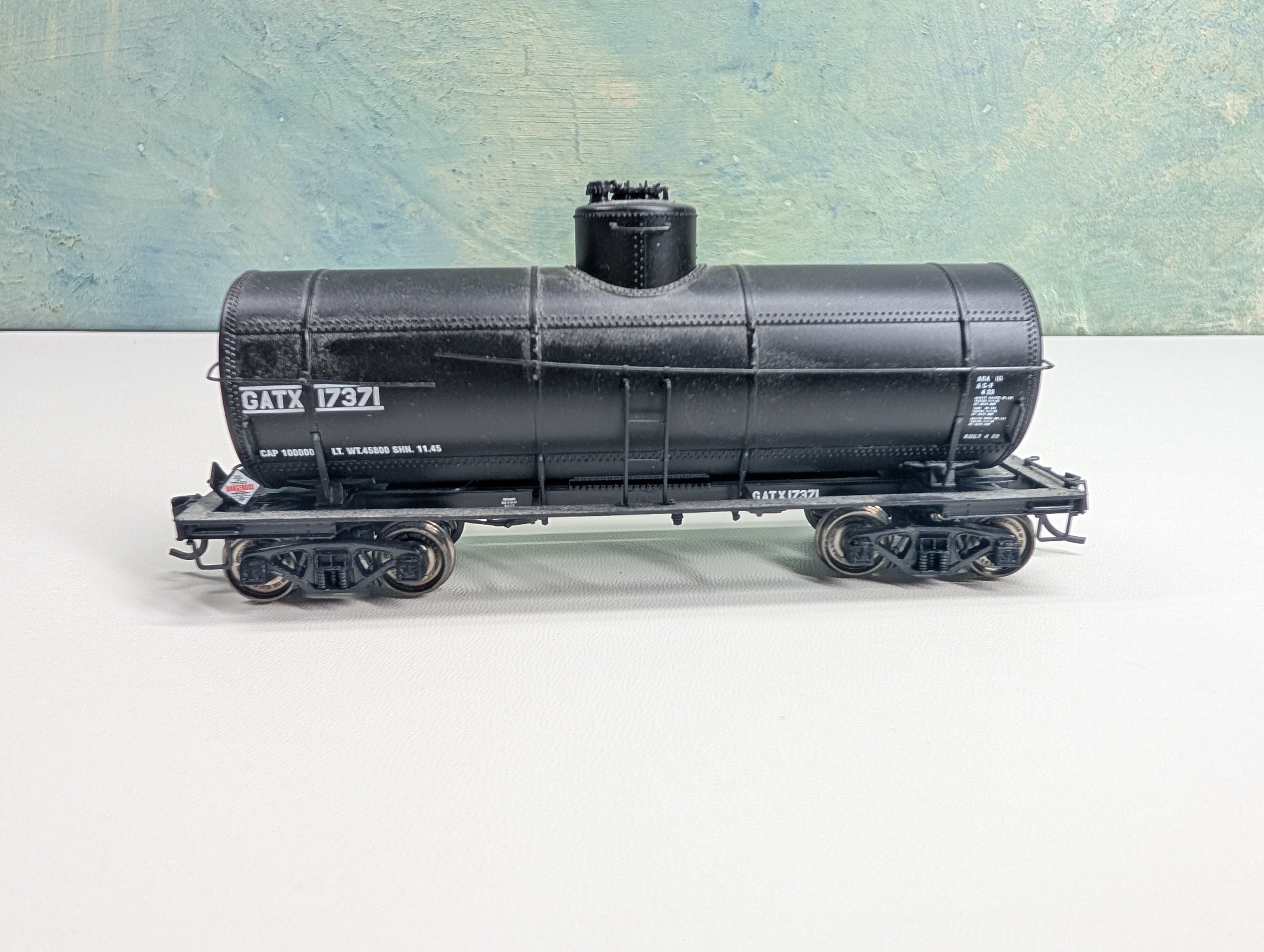 USED Life-Like HO Scale Single Dome Tank Car GATX #17371 Proto 2000, Metal Wheels