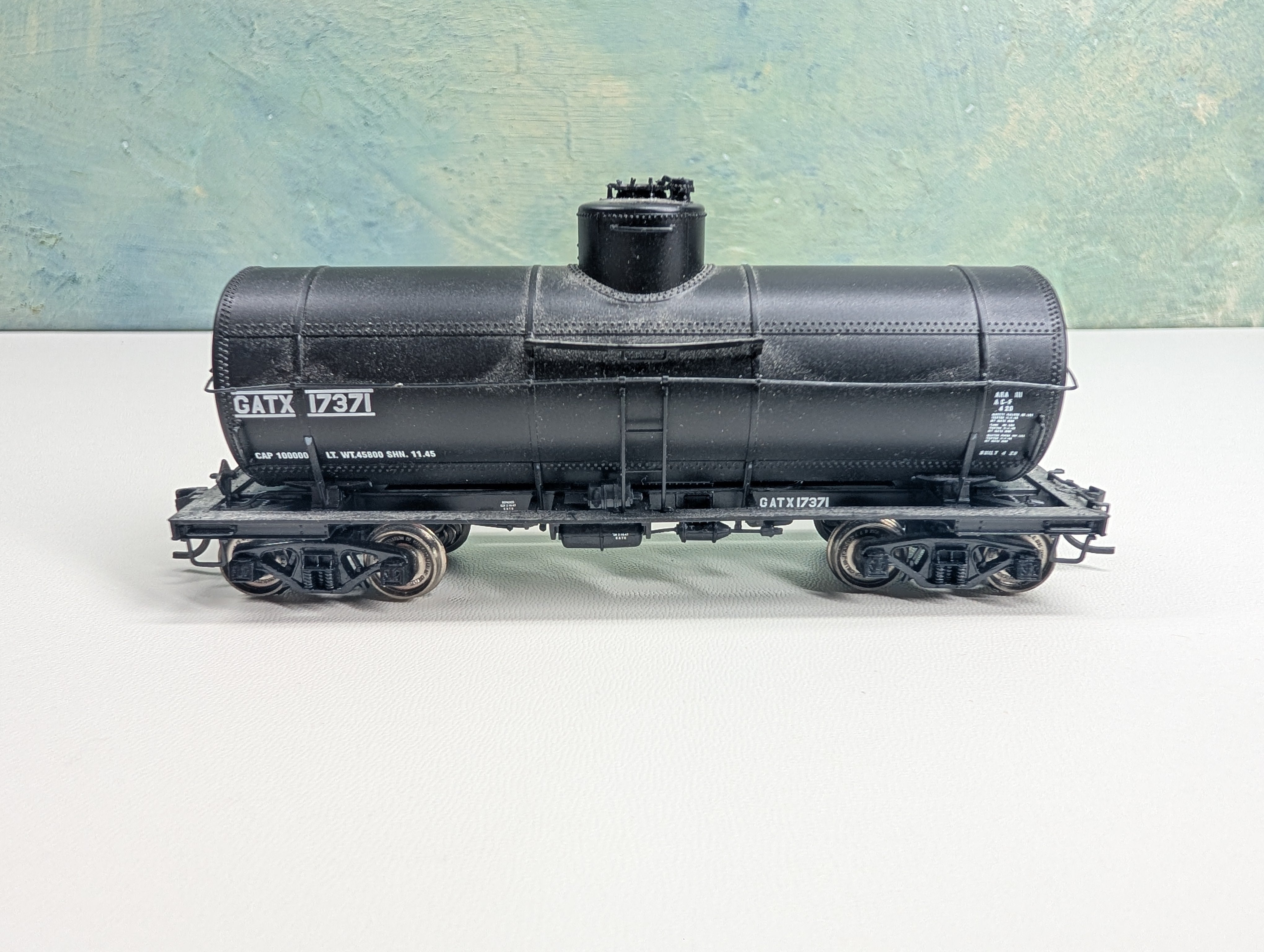 USED Life-Like HO Scale Single Dome Tank Car GATX #17371 Proto 2000, Metal Wheels