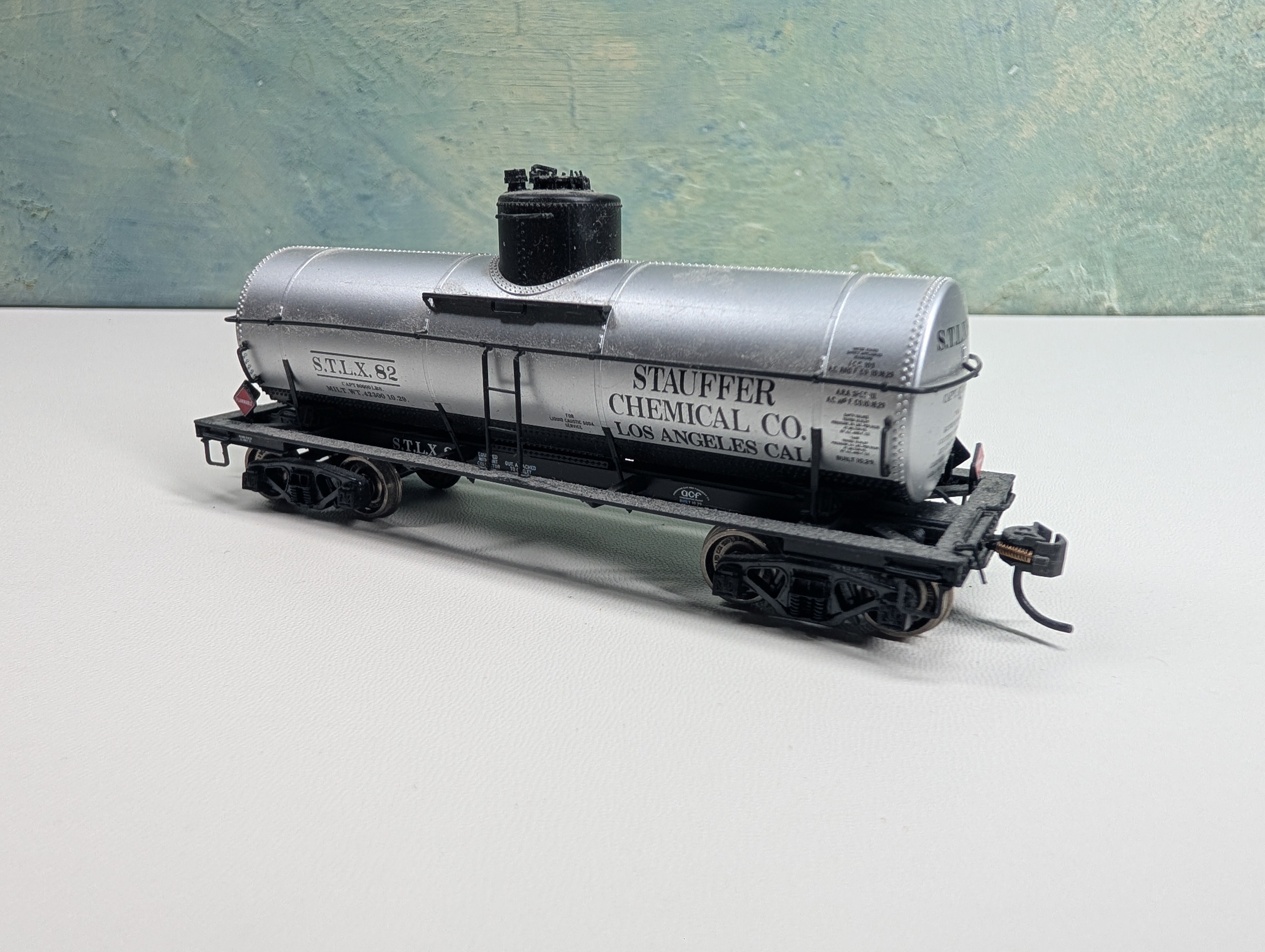 USED Life-Like HO Scale Single Dome Tank Car Stauffer Chemical STLX #82 Proto 2000, Metal Wheels