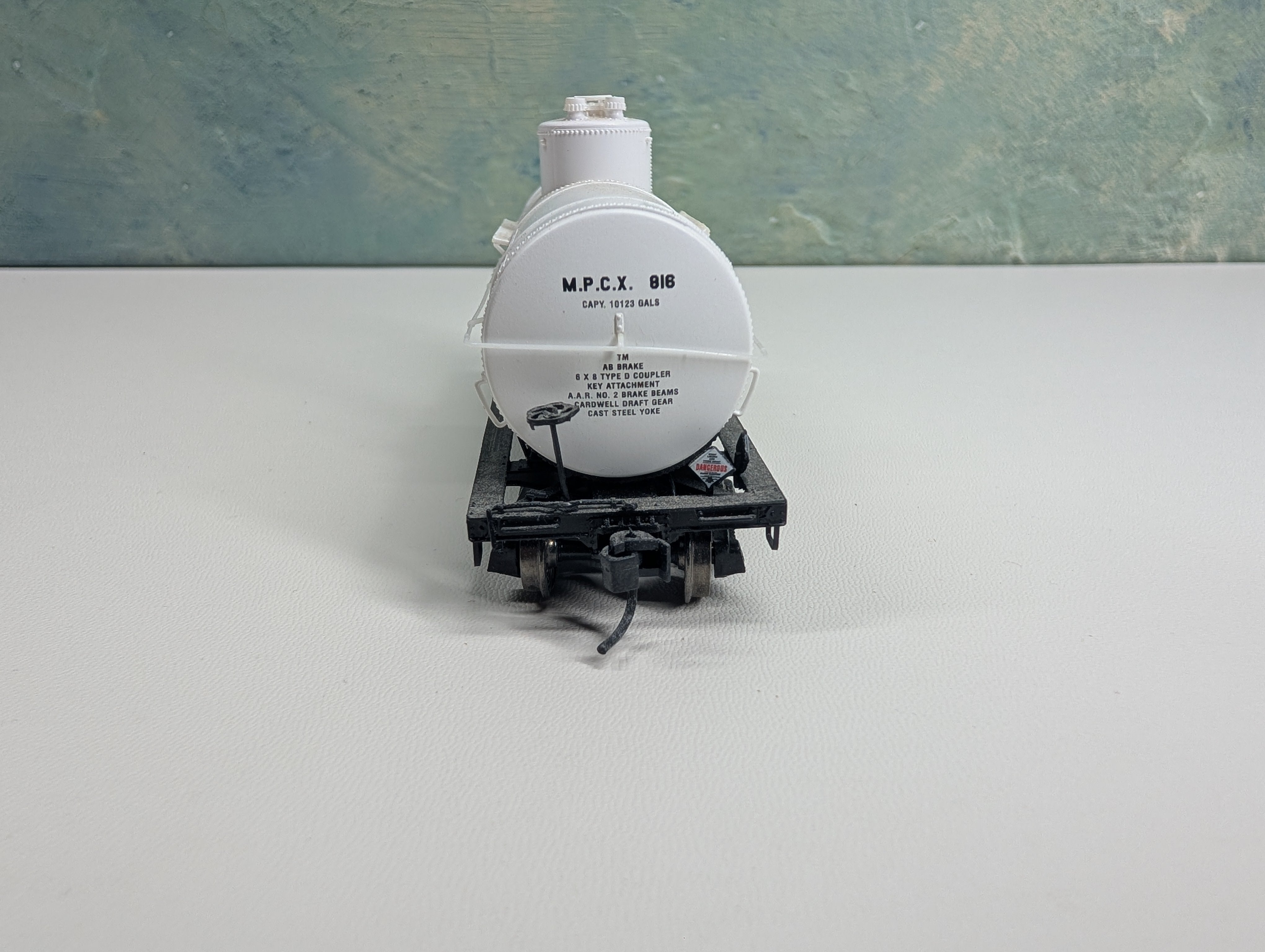 USED Life-Like HO Scale Single Dome Tank Car MPCX #816 Proto 2000, Metal Wheels