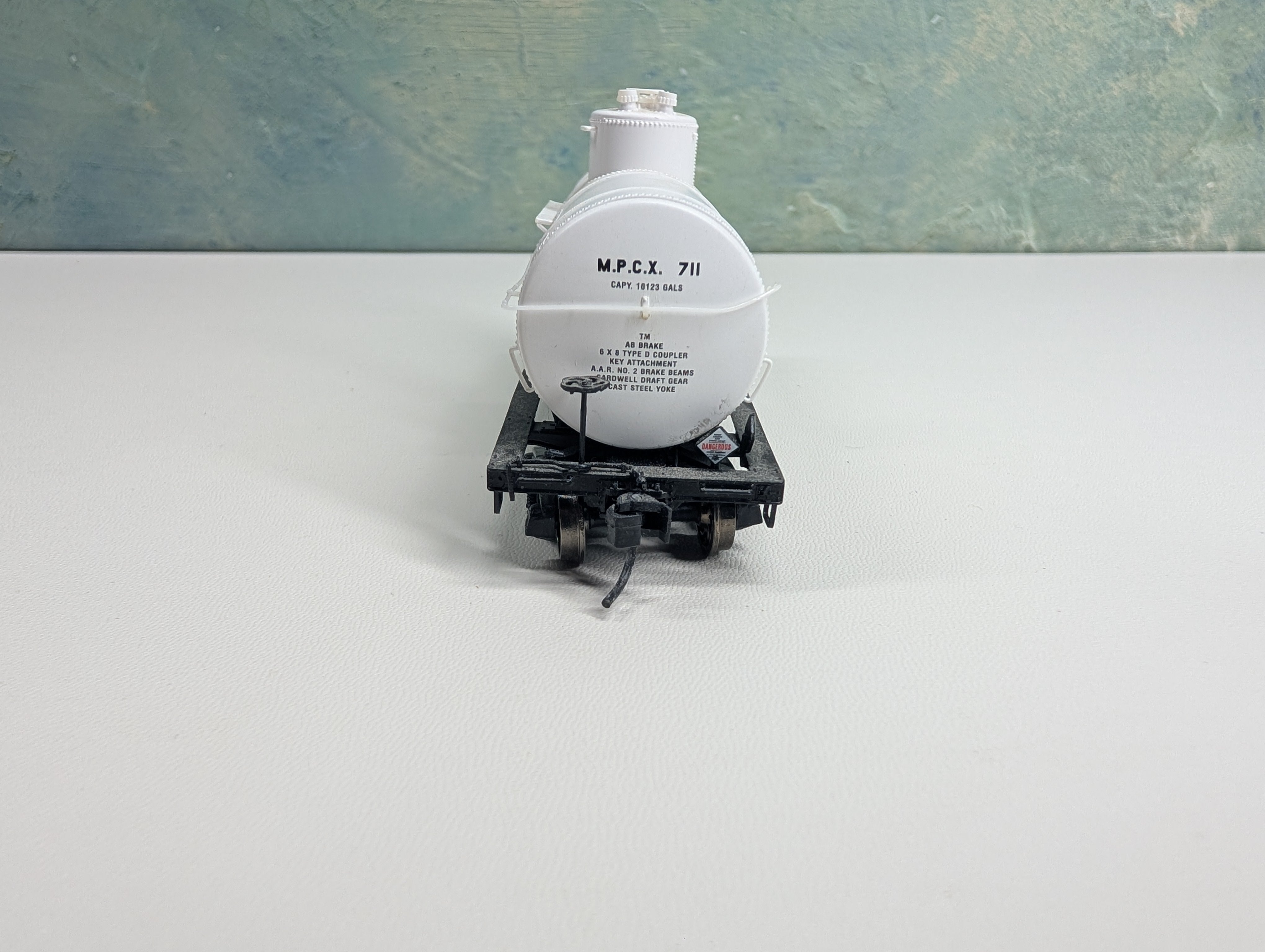 USED Life-Like HO Scale Single Dome Tank Car MPCX #711 Proto 2000, Metal Wheels