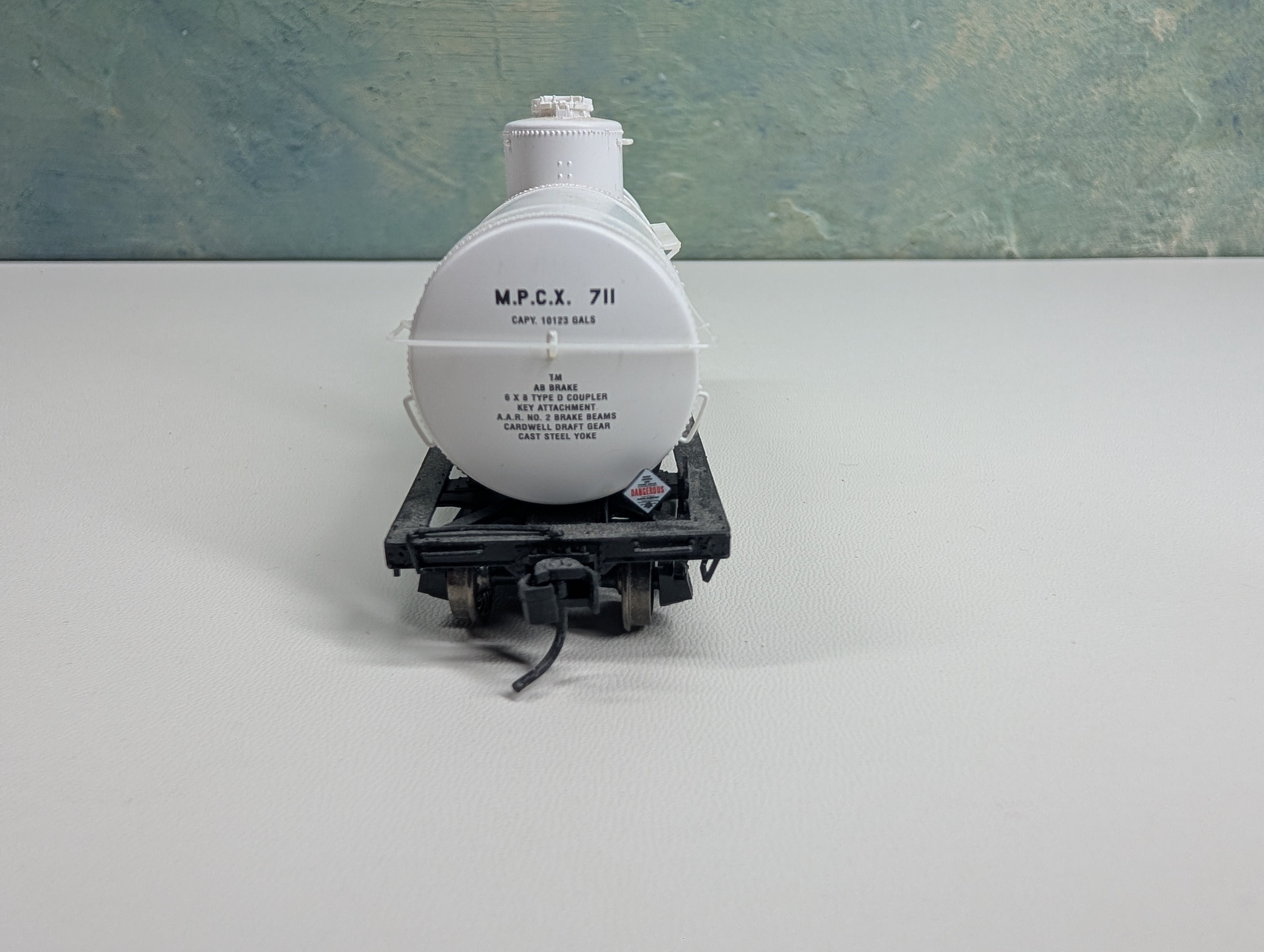 USED Life-Like HO Scale Single Dome Tank Car MPCX #711 Proto 2000, Metal Wheels