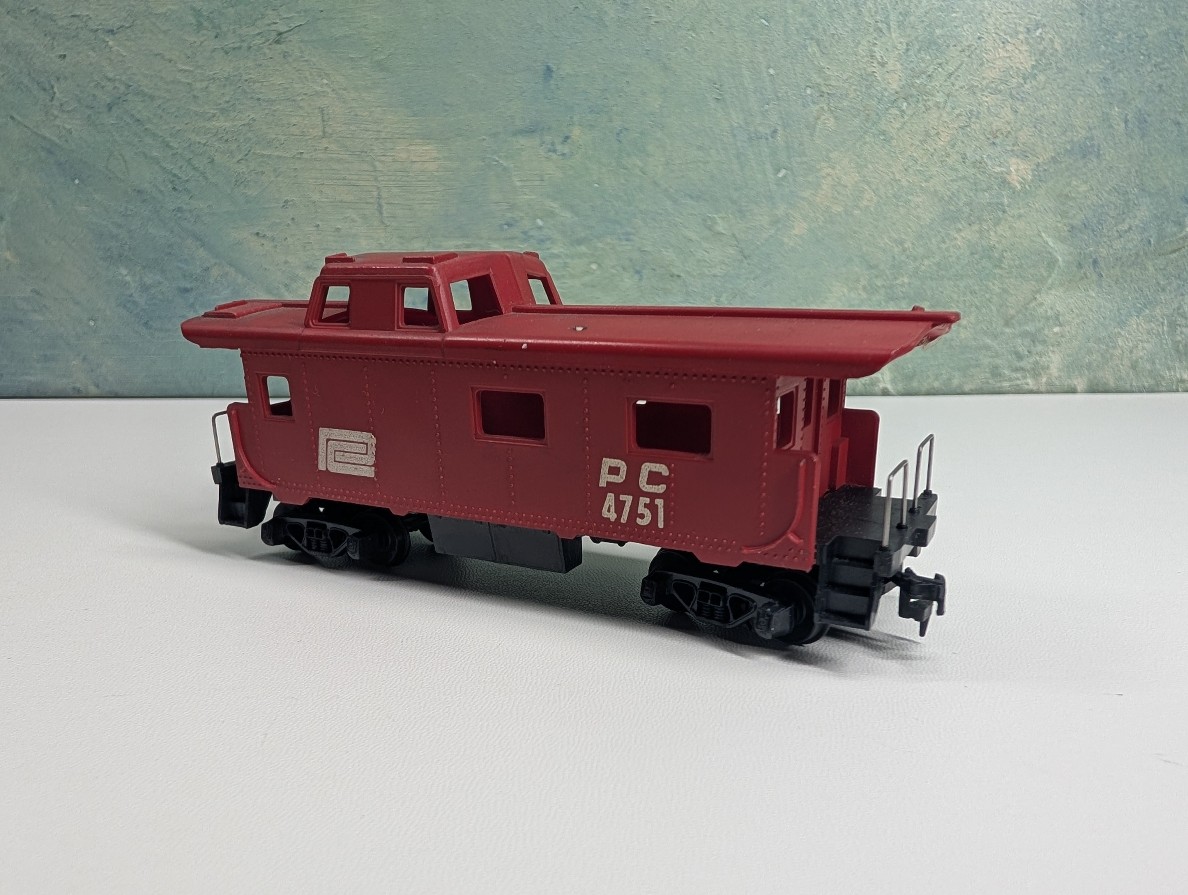 USED HO Scale Caboose Penn Central PC #4751