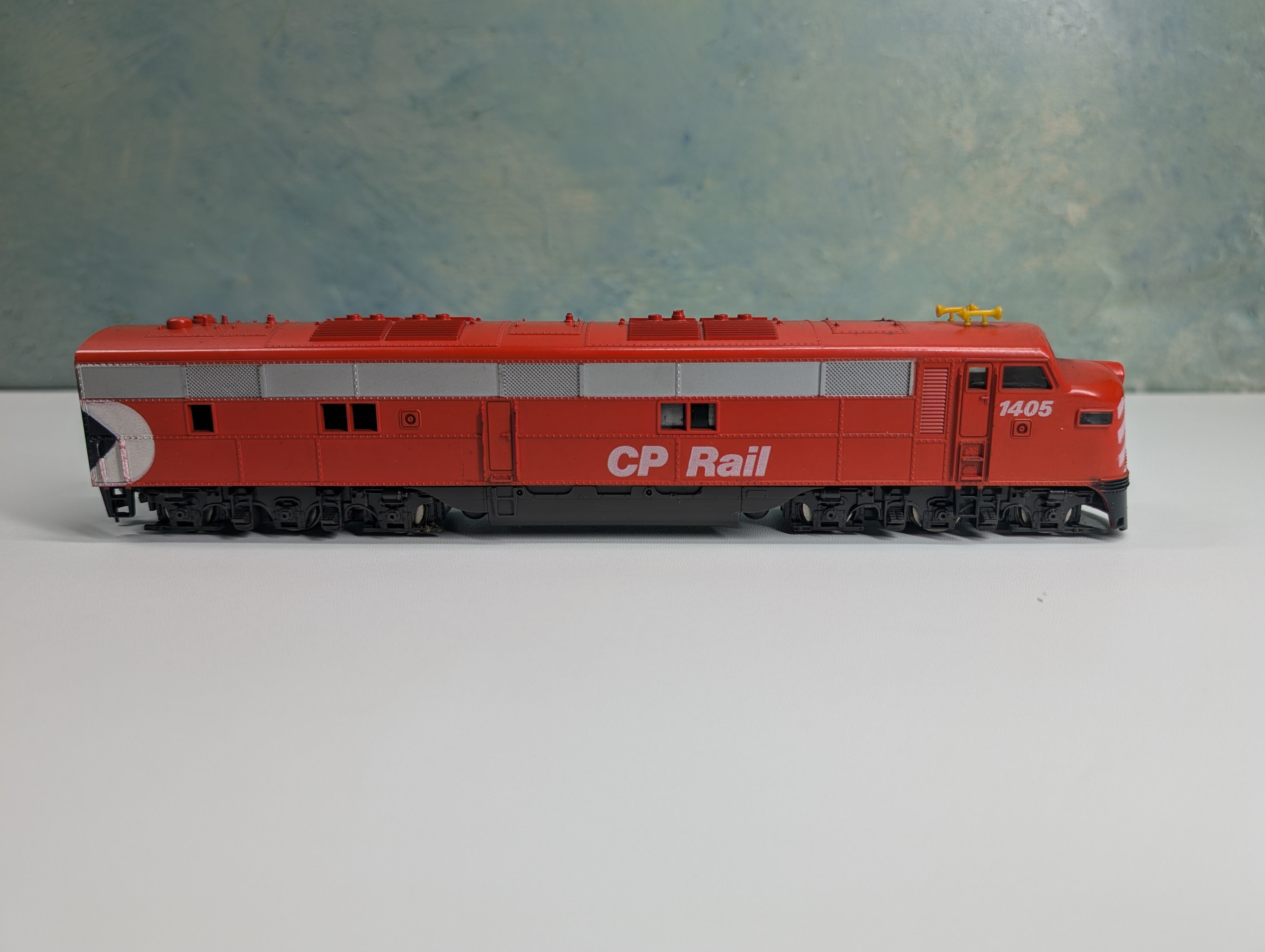 USED Model Power HO Scale EMD E7 Diesel Locomotive CP Rail #1405 Tested DC
