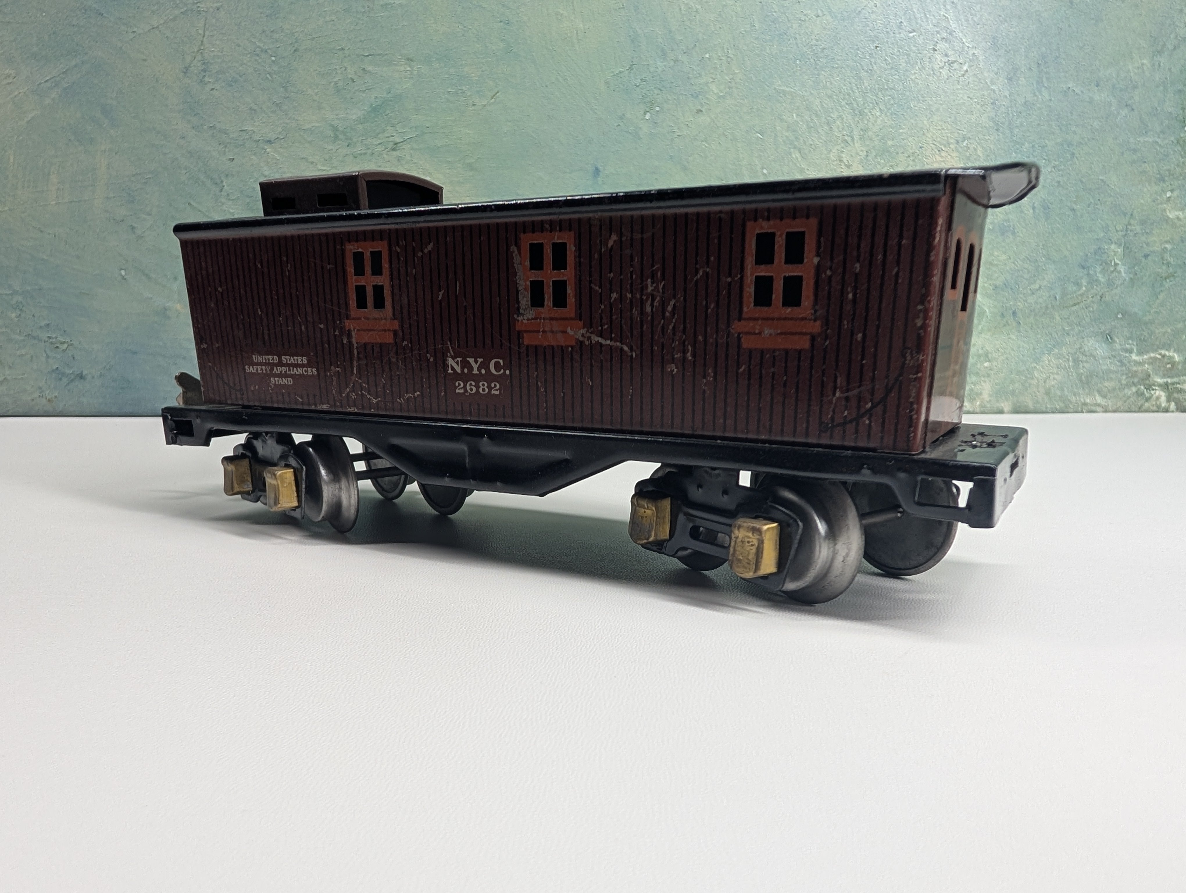 USED Lionel O Tin Pre-War Caboose New York Central NYC #2682 US Safety Applicanes Stand