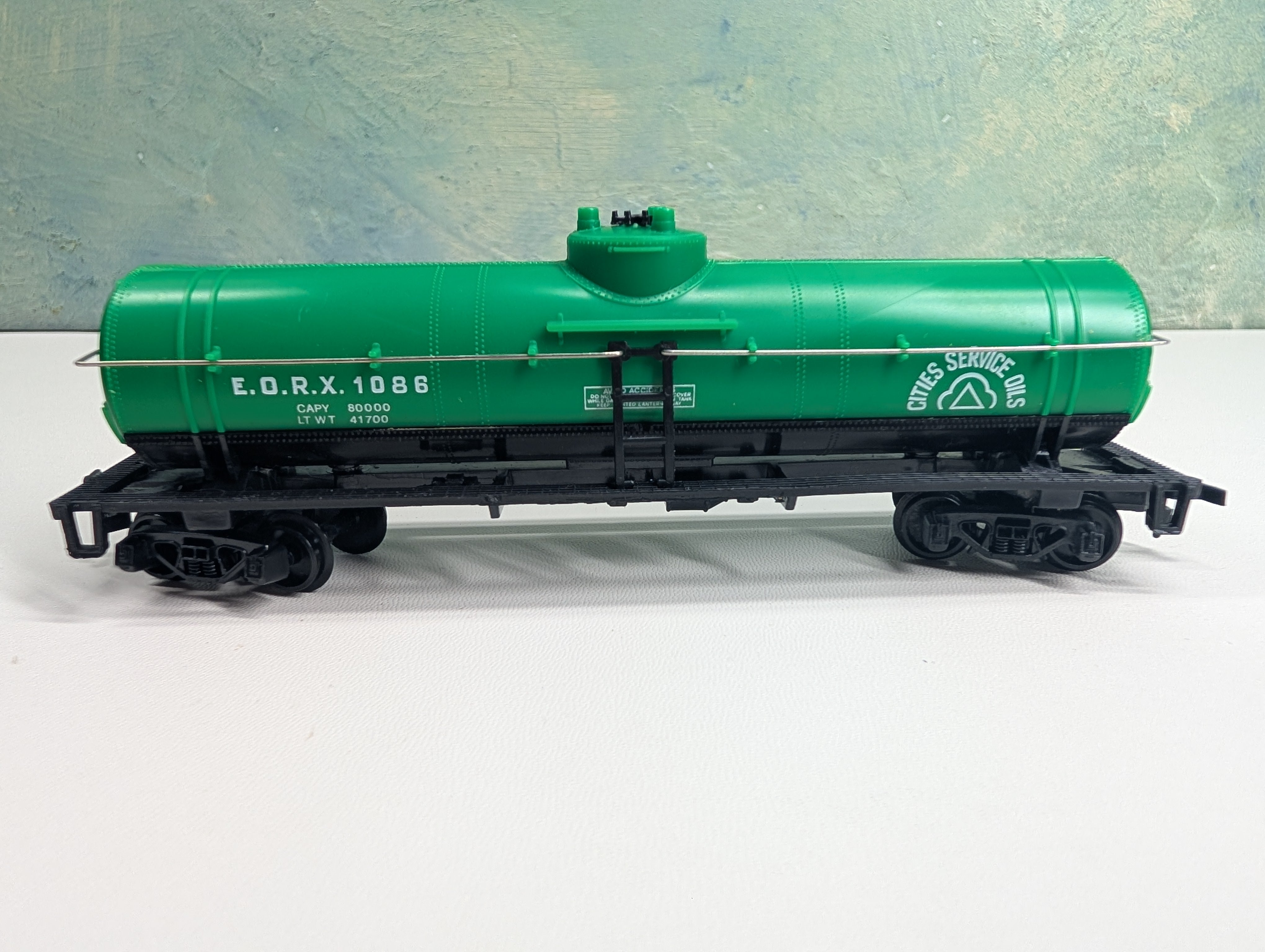 USED Model Power HO Scale Single Dome Tank Car Cities Service EORX #1086