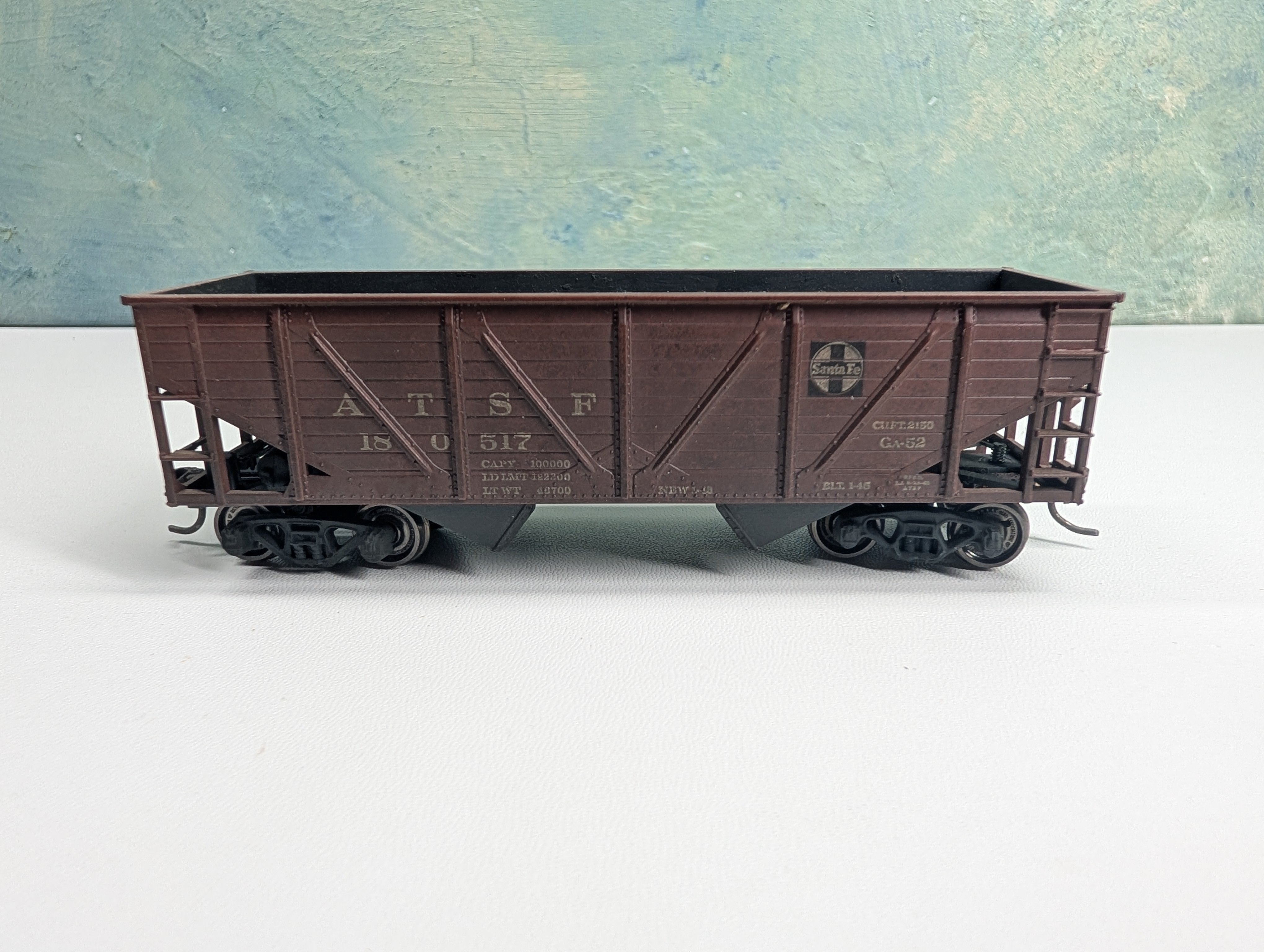 USED Athearn HO Scale 2 Bay Hopper with Coal Load Santa Fe ATSF #180517 Weathered, Metal Wheels