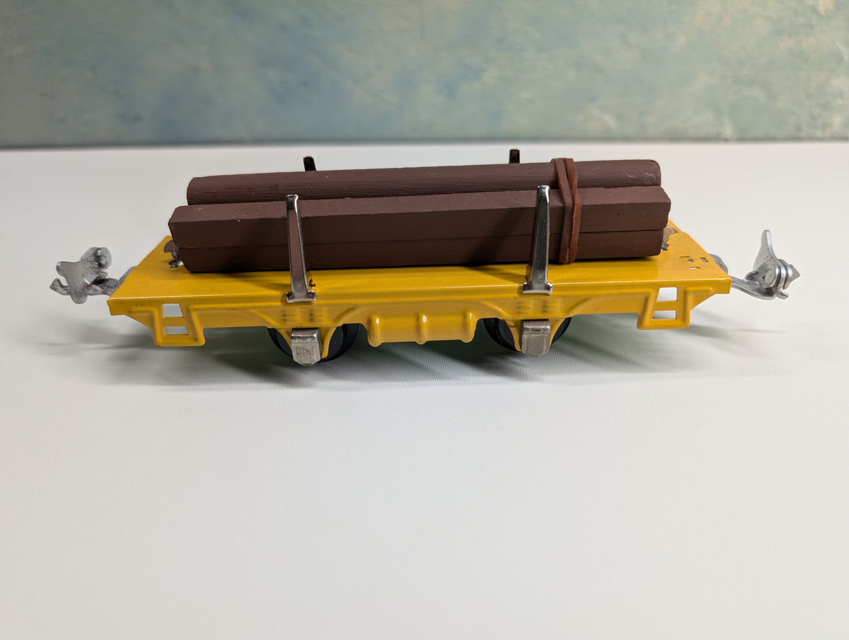 USED Lionel 831 O Flat Cart w/ Lumber Load, Tin Yellow