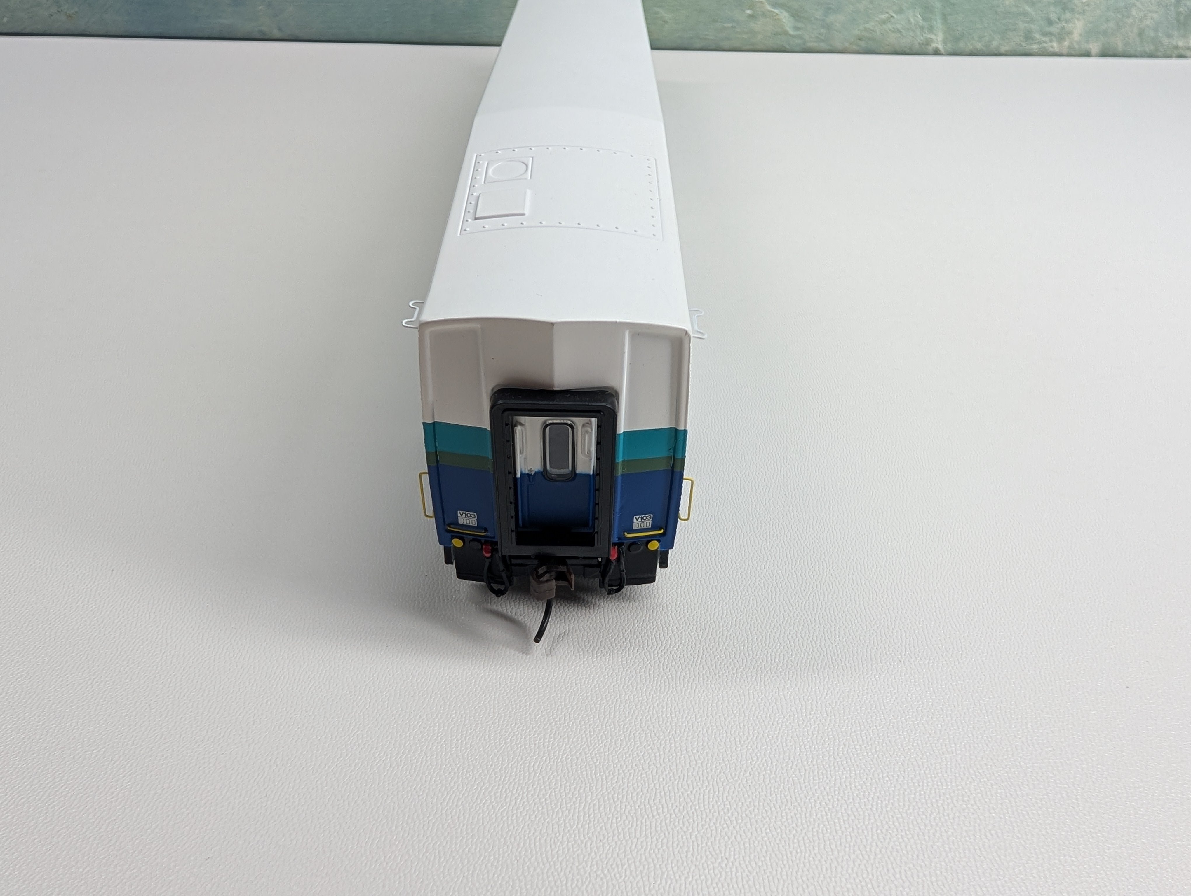USED Athearn HO Scale Bombardier Coach Car VRE #103
