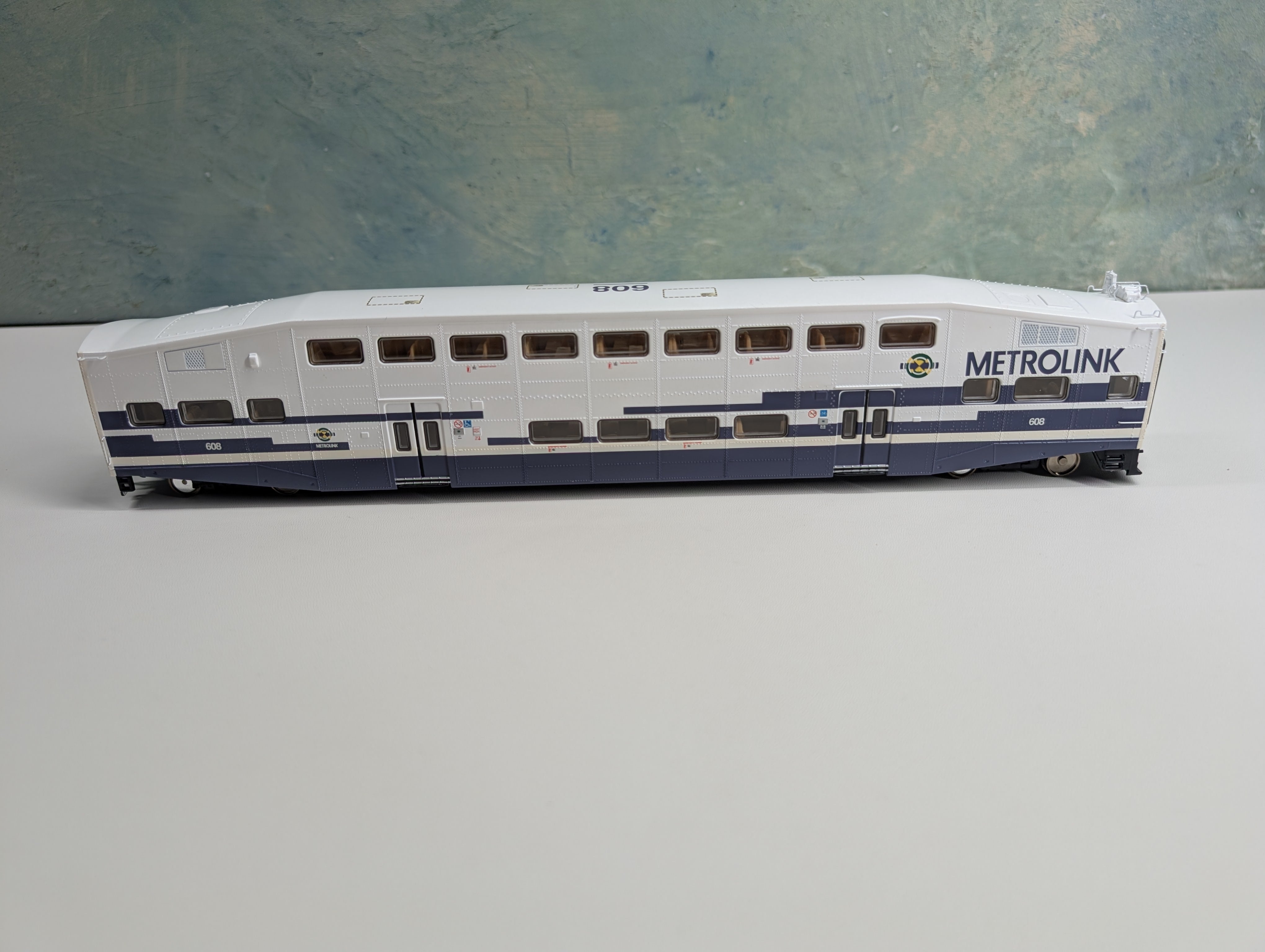 USED Athearn 2540 HO Scale Bombardier Control Car Metorlink #608