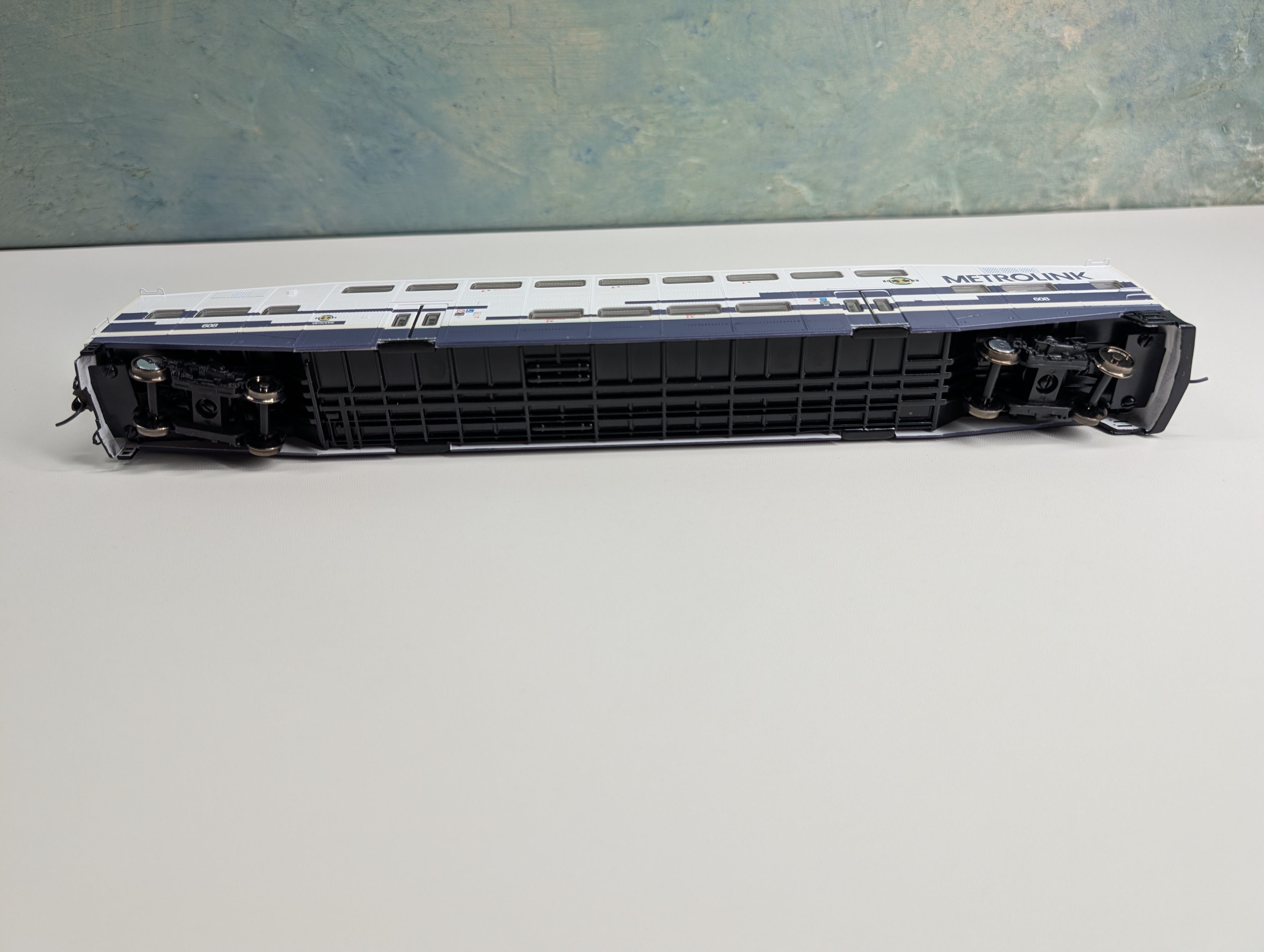 USED Athearn 2540 HO Scale Bombardier Control Car Metorlink #608