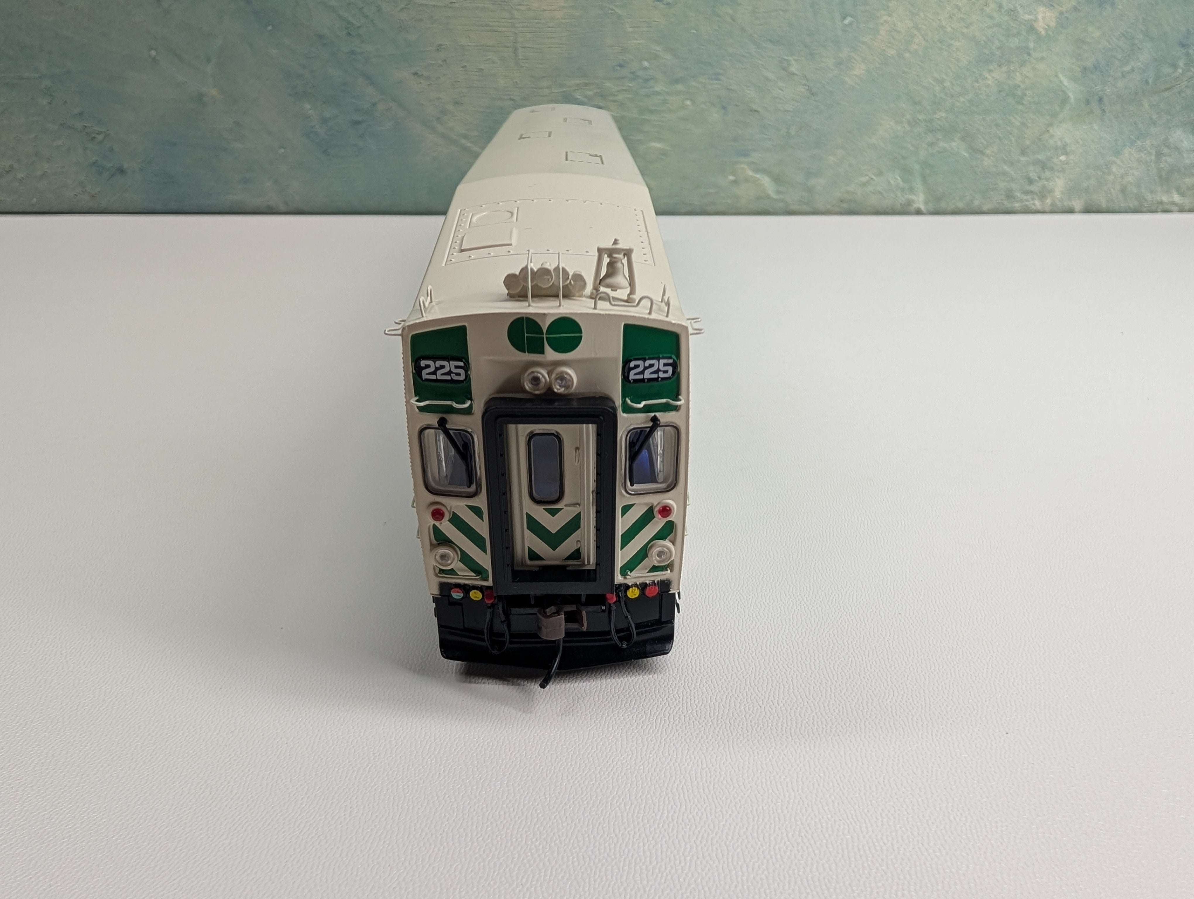 USED Athearn 2541 HO Scale Bombardier Control Car GO Transit #225