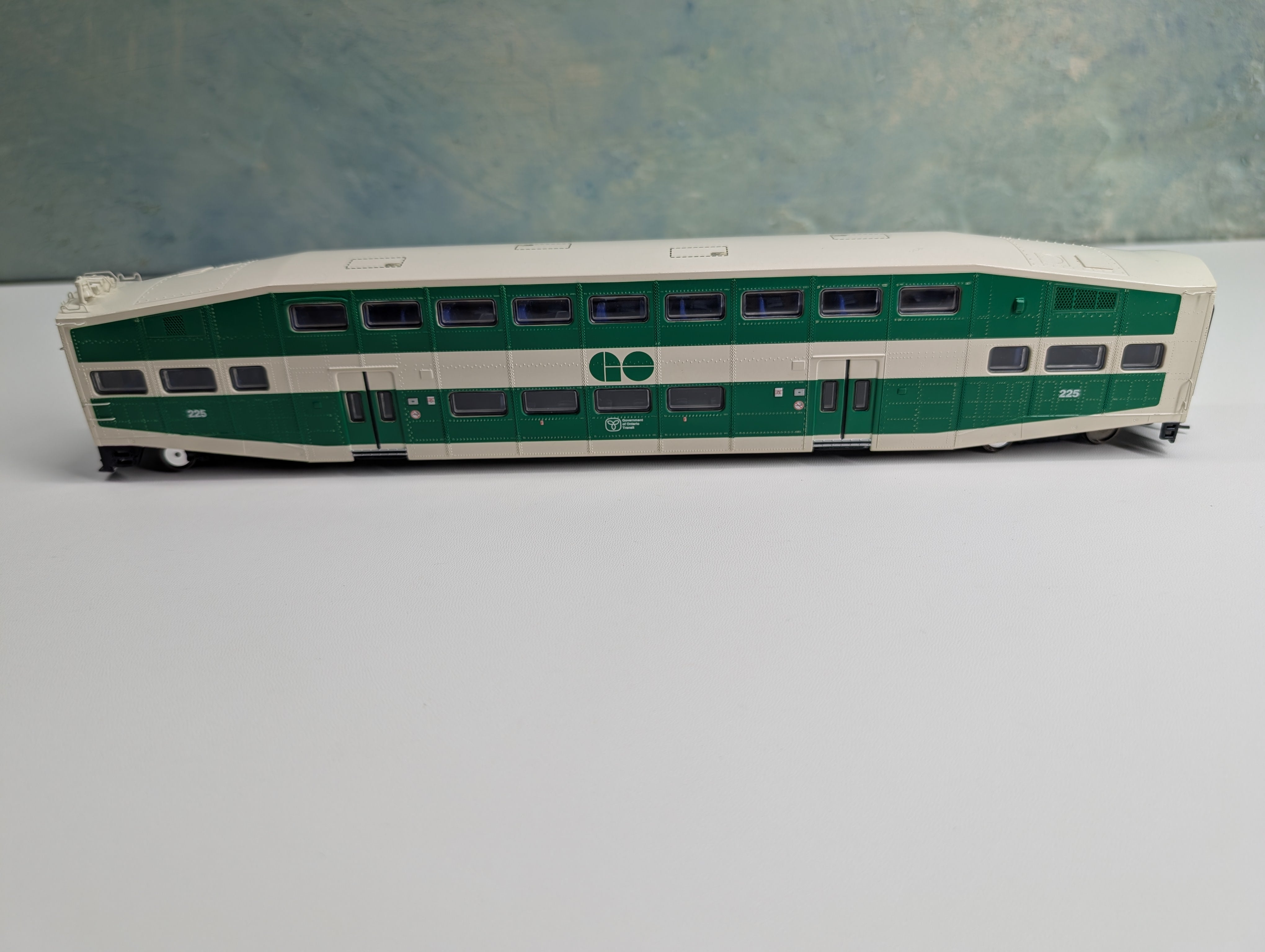 USED Athearn 2541 HO Scale Bombardier Control Car GO Transit #225