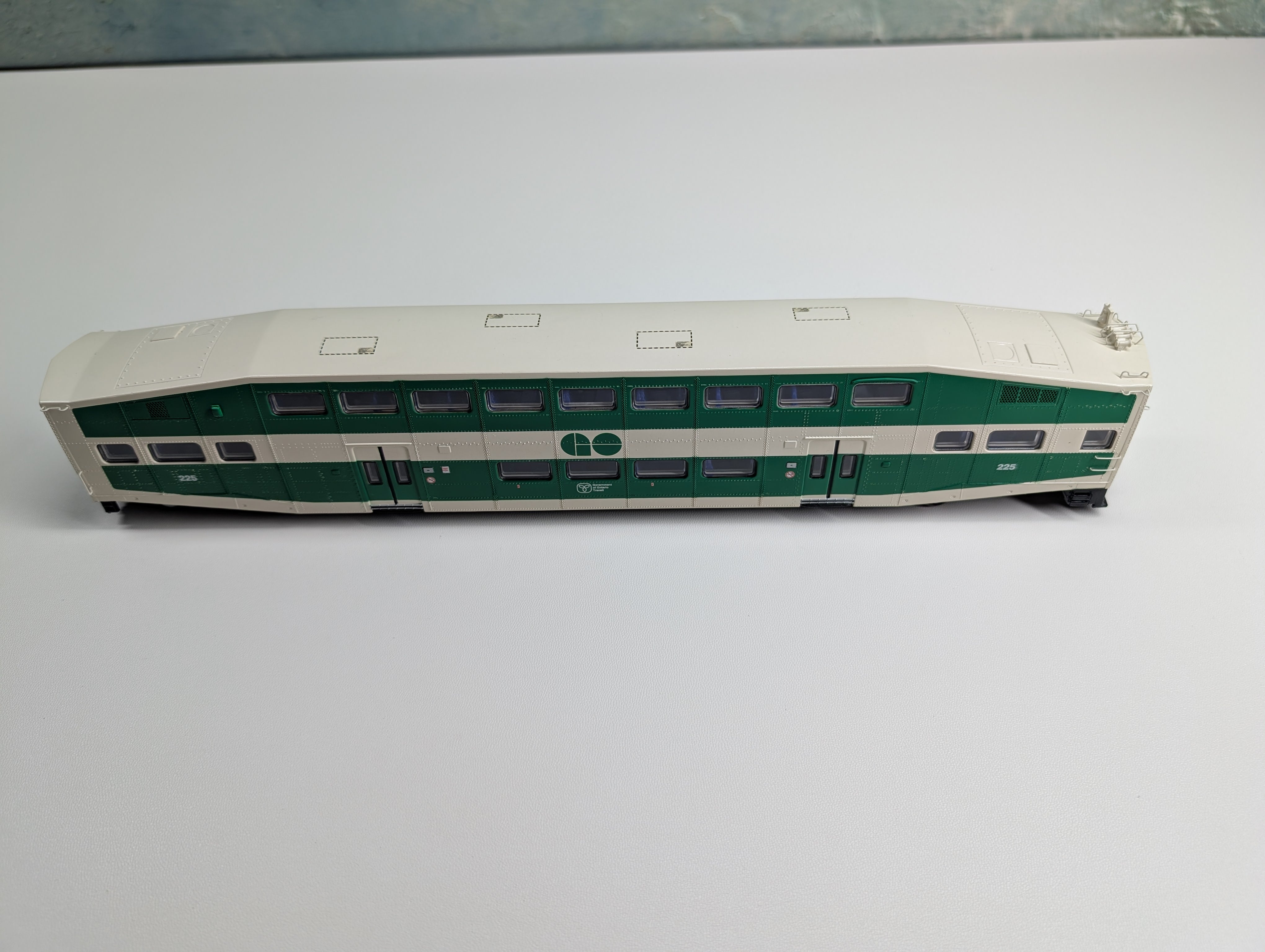 USED Athearn 2541 HO Scale Bombardier Control Car GO Transit #225