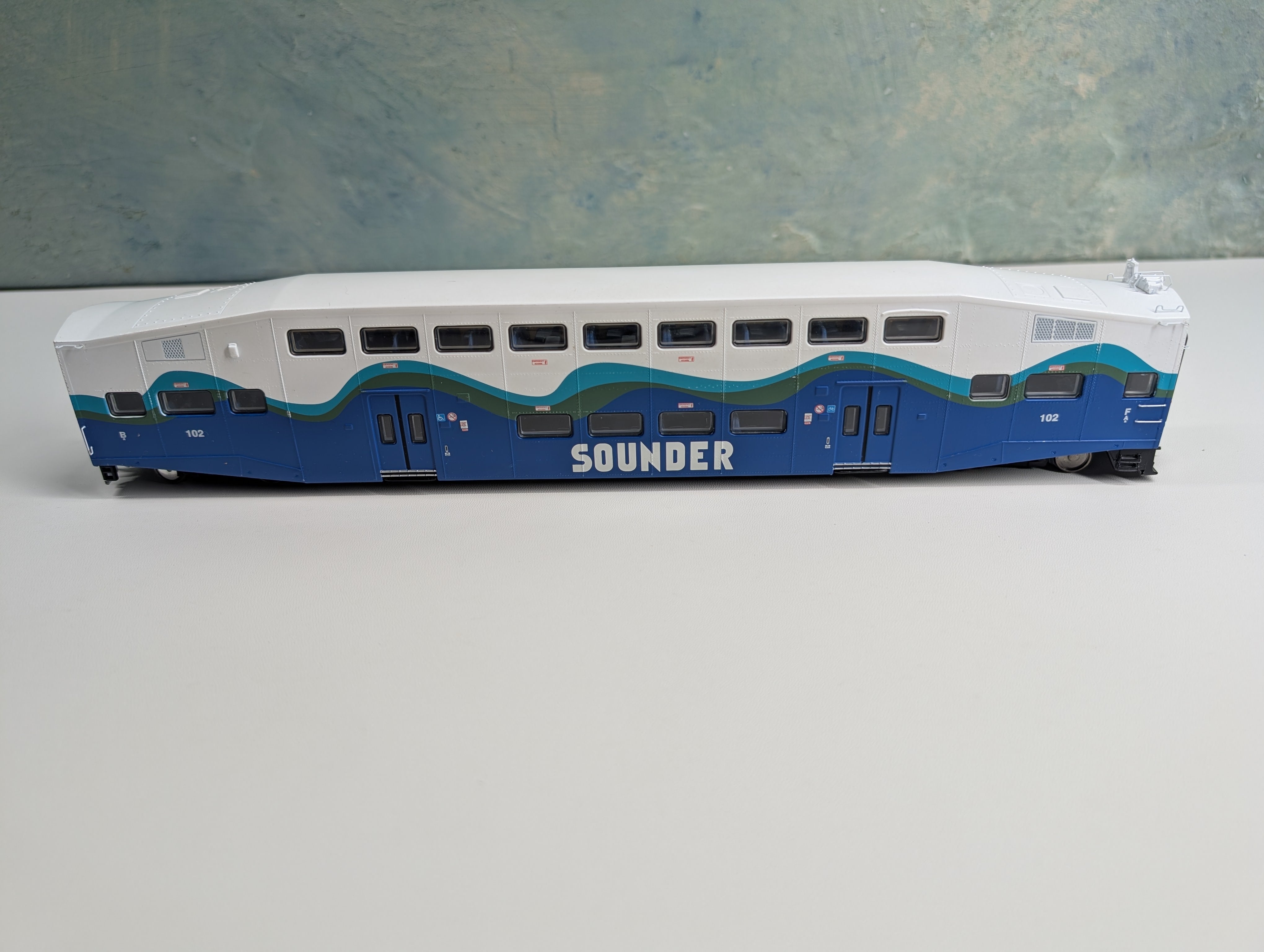 USED Athearn 2543 HO Scale Bombardier Control Car Sounder #102