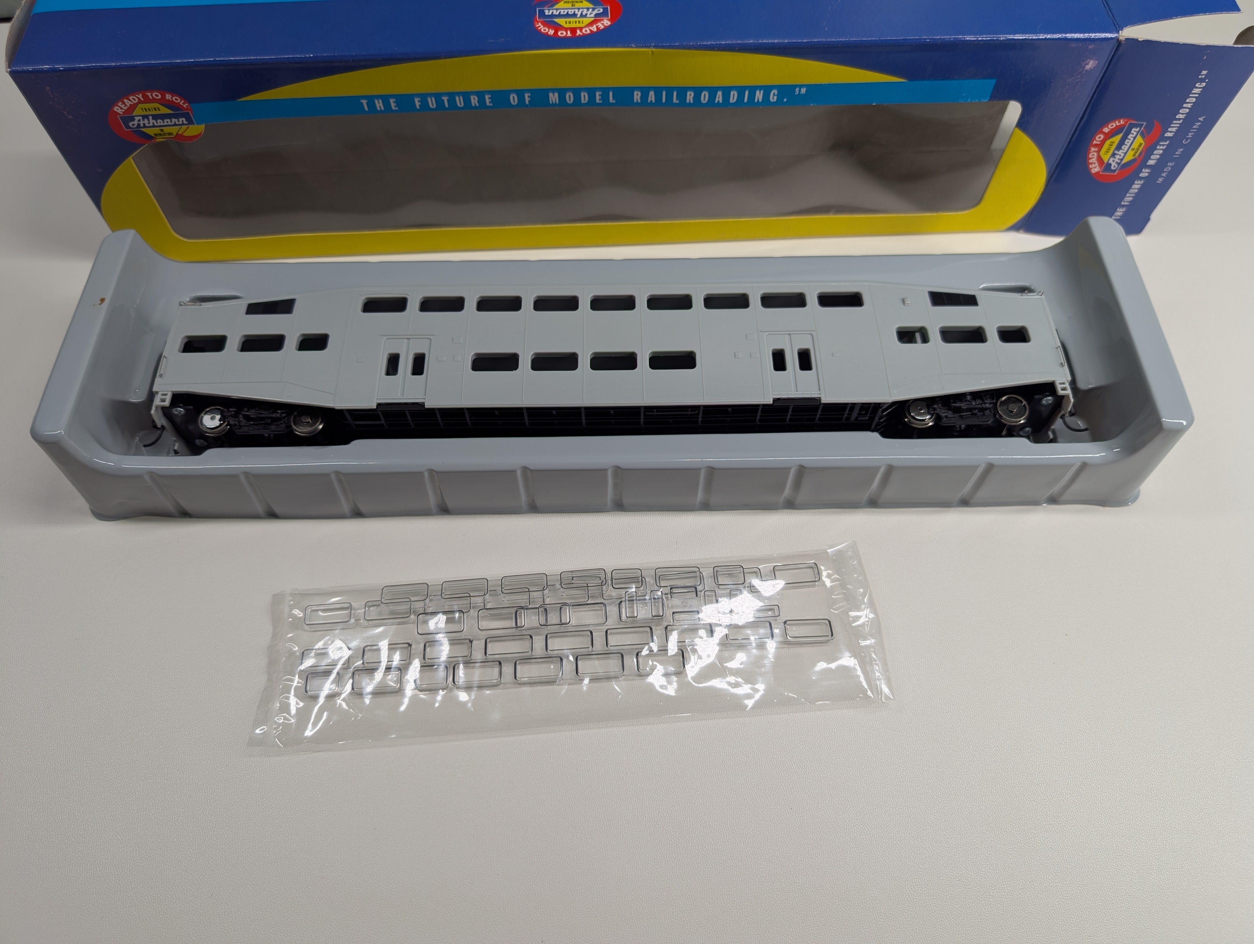 USED Athearn 2559 HO Scale Bombardier Coach Cars Gray Undecorated (3 pcs)