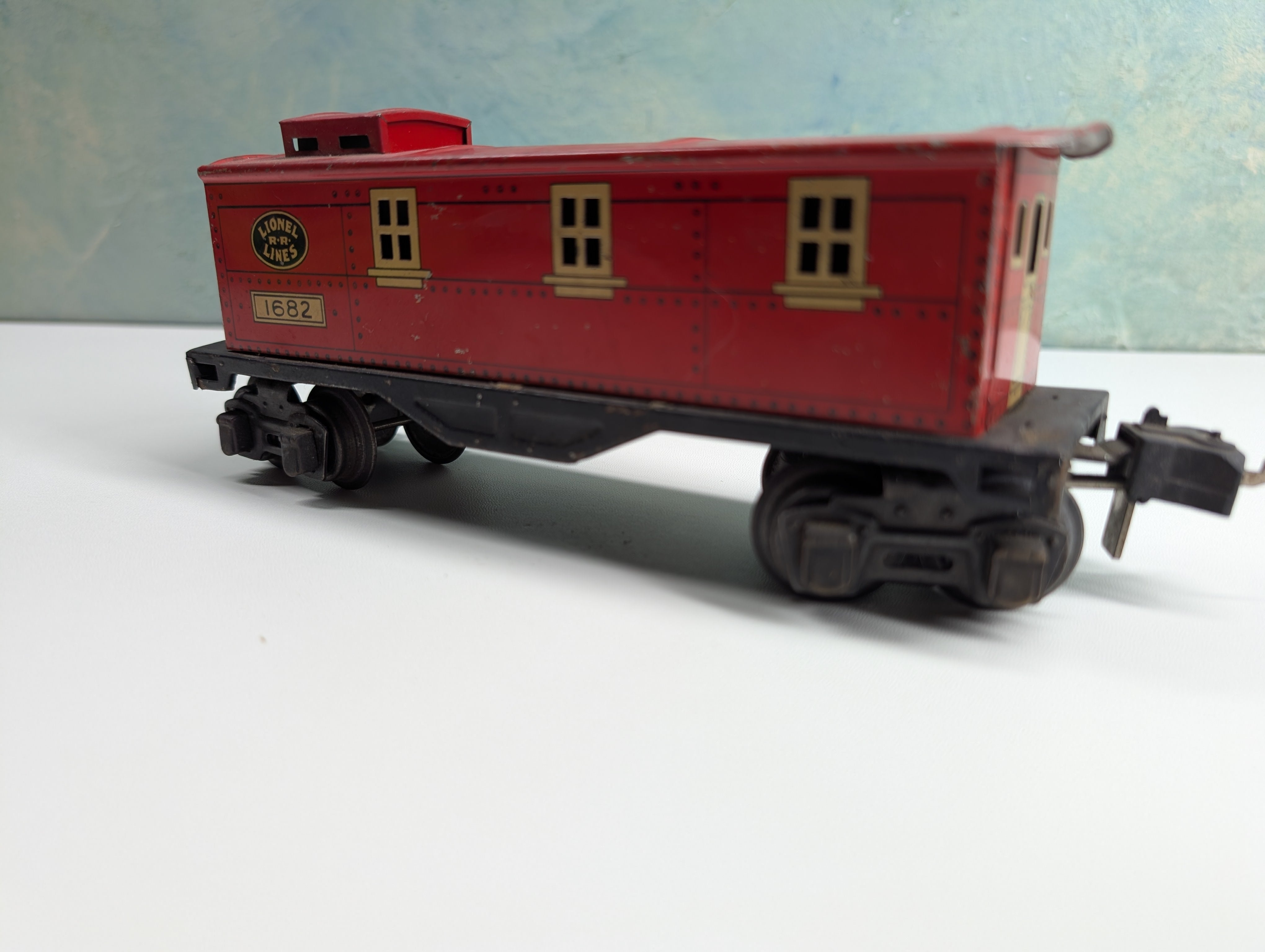 USED Lionel O Tin Pre-War Caboose Lionel Lines #1682