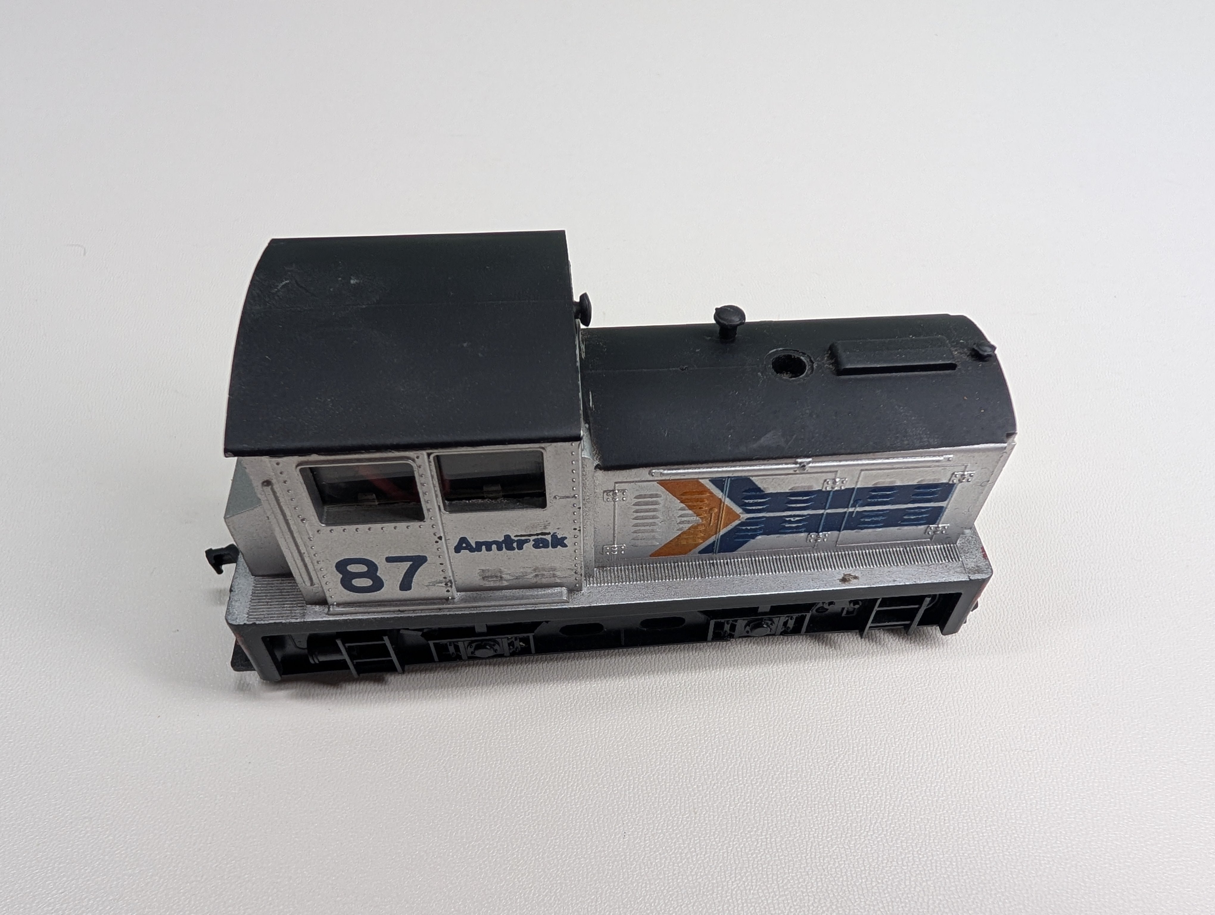 USED HO Scale Switcher Diesel Locomotive Amtrak #87 Tested! DC