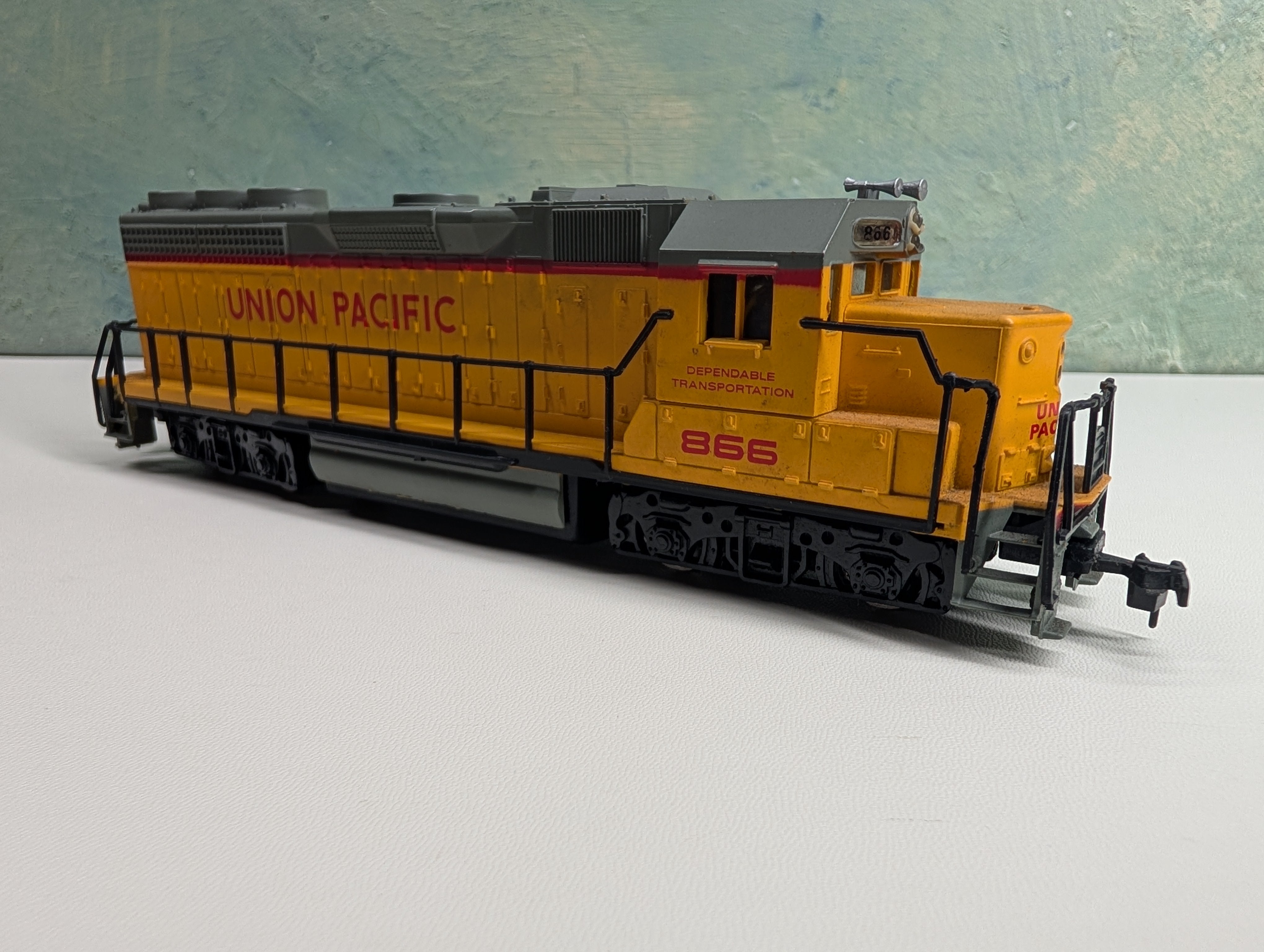 USED Bachmann HO Scale GP40 Diesel Locomotive Union Pacific UP #866 Tested! DC