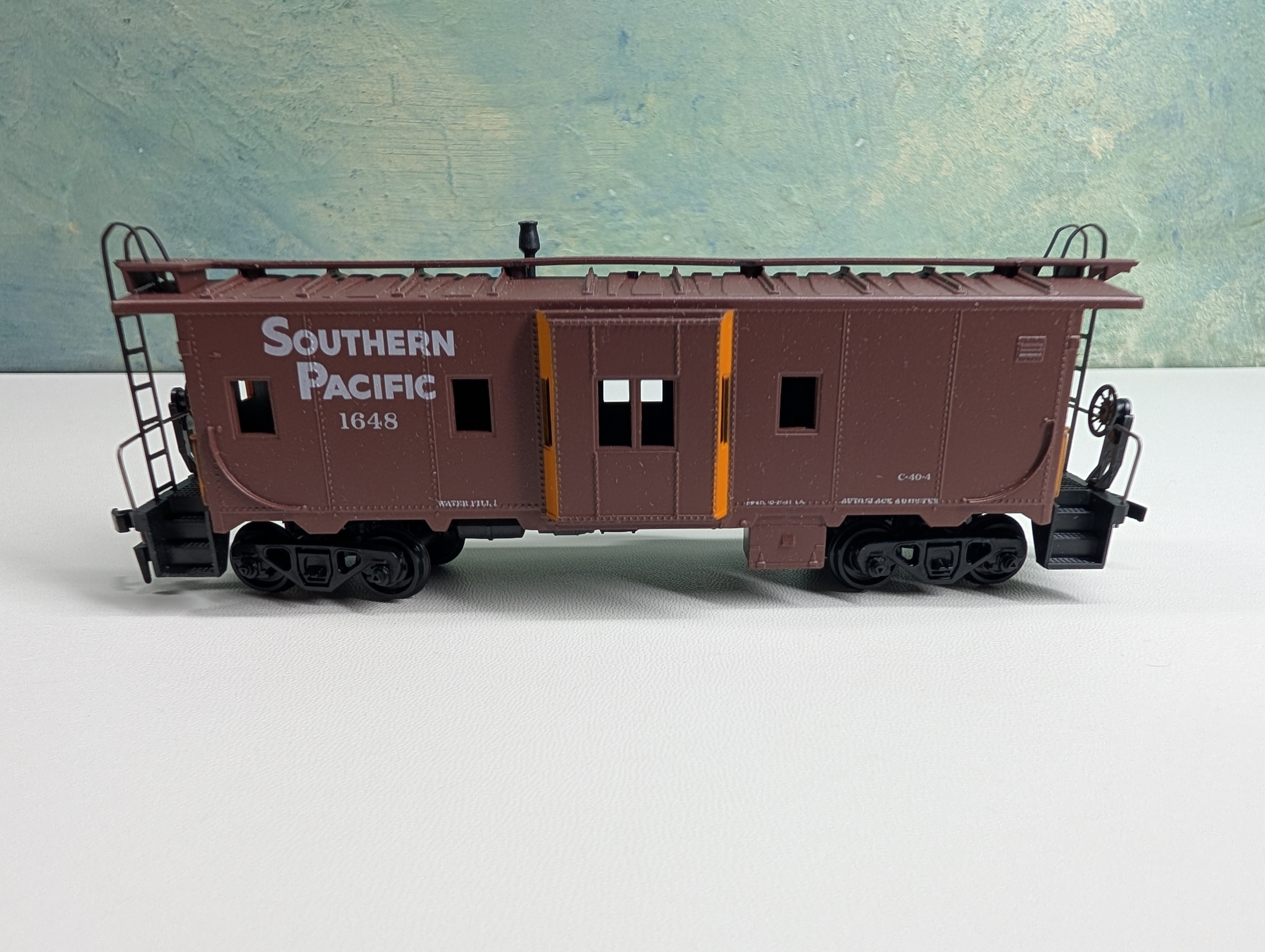 USED Athearn HO Scale Bay Window Caboose Southern Pacific SP #1648